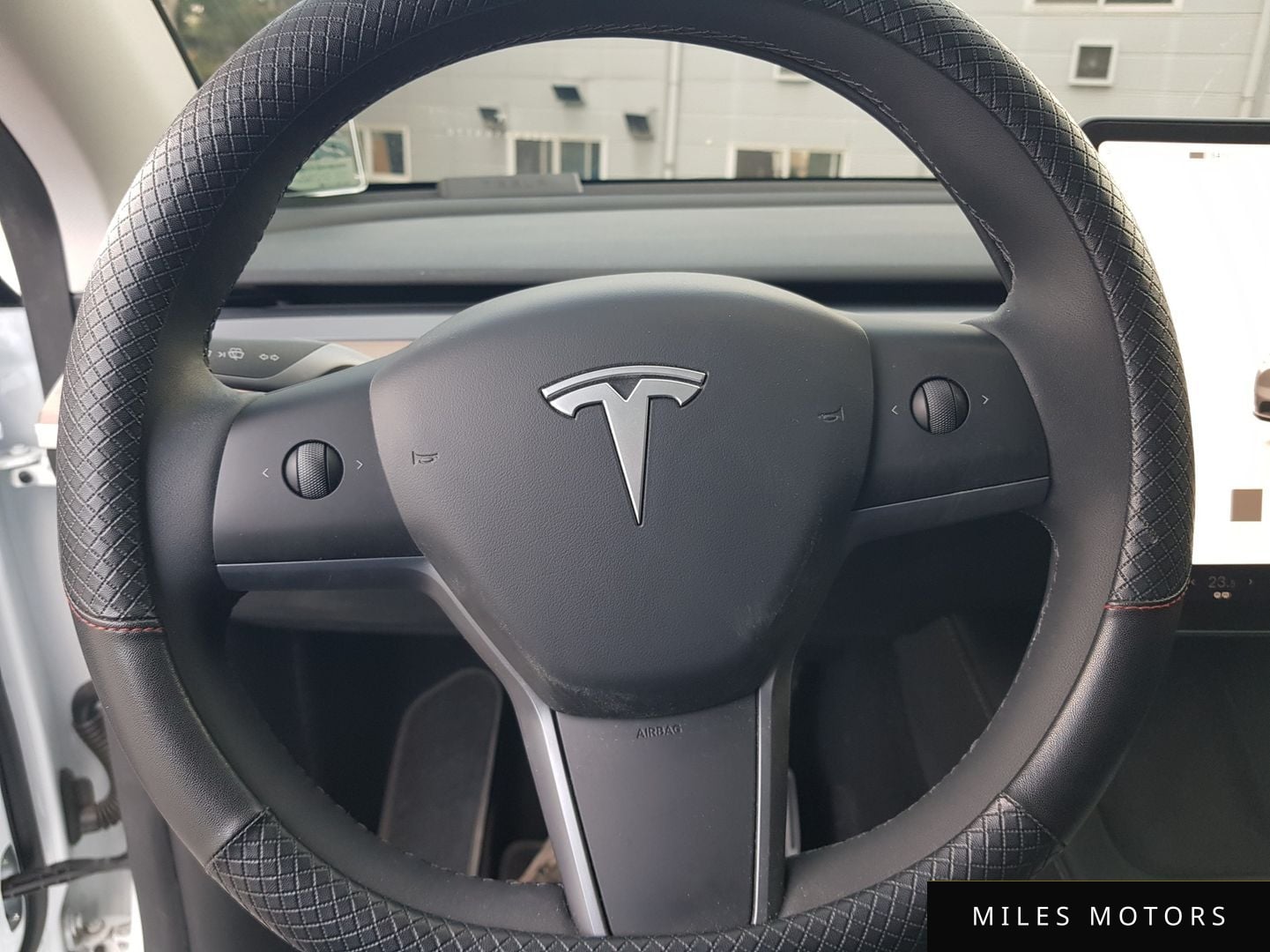 Tesla Model Y 2025 — миниатюра 9