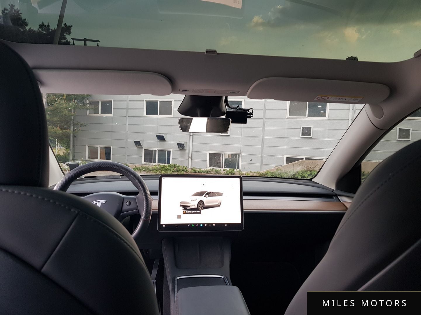 Tesla Model Y 2025 — миниатюра 11