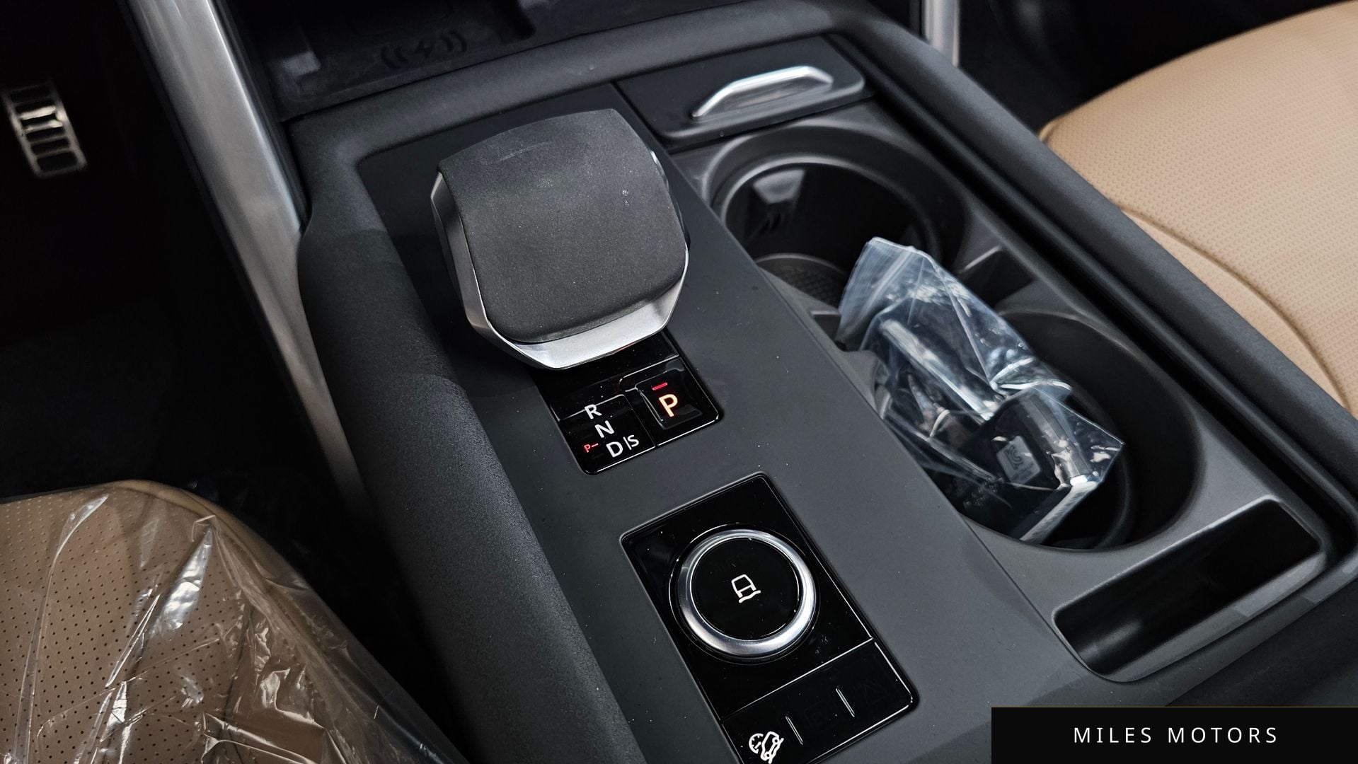 Land Rover Discovery 2025 — миниатюра 12