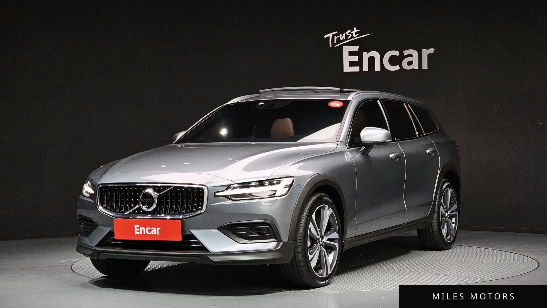 Volvo V60 2021 — фото 1 из 12