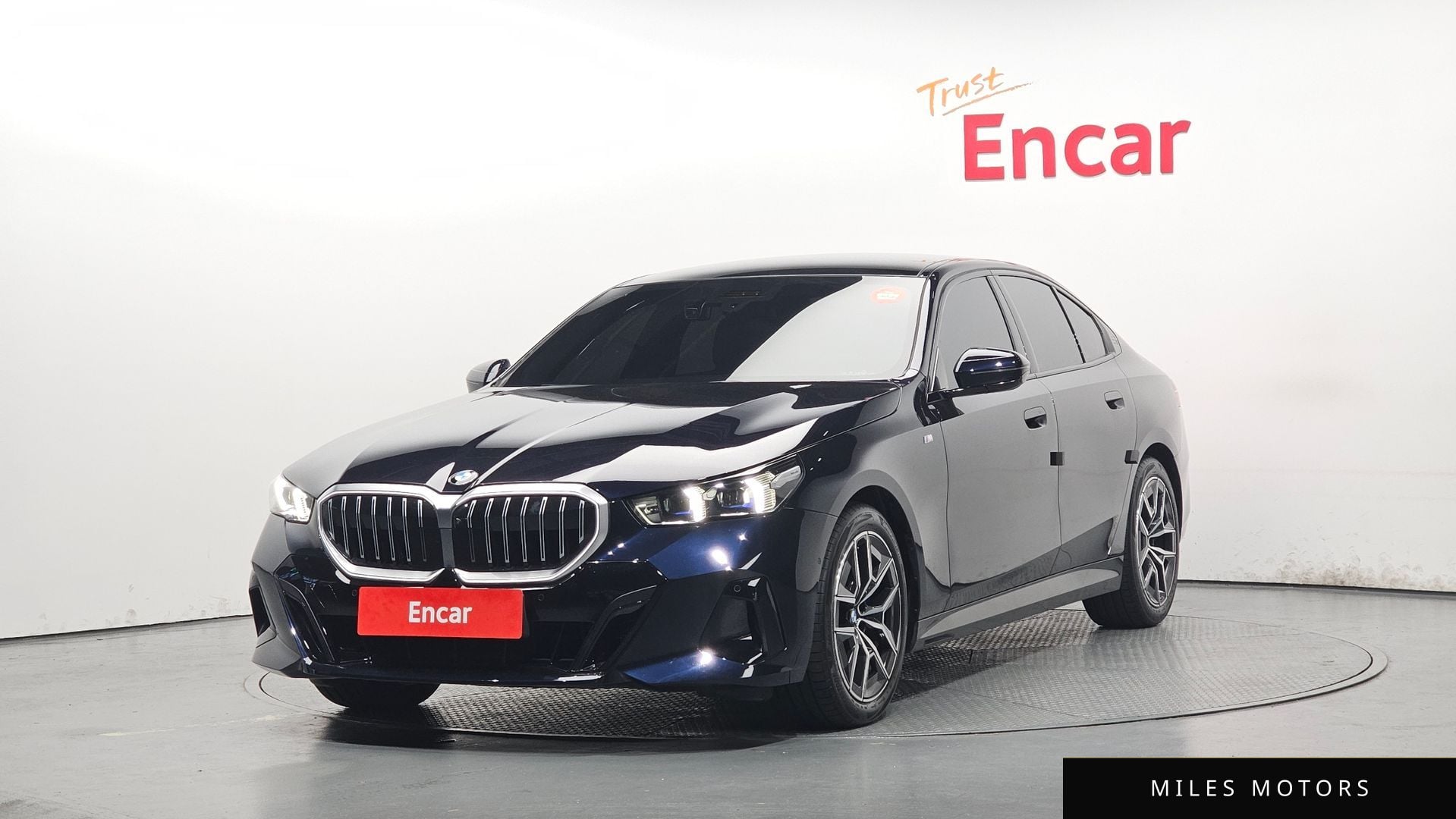 BMW 5 Series (G60) 2025 — фото 1 из 12