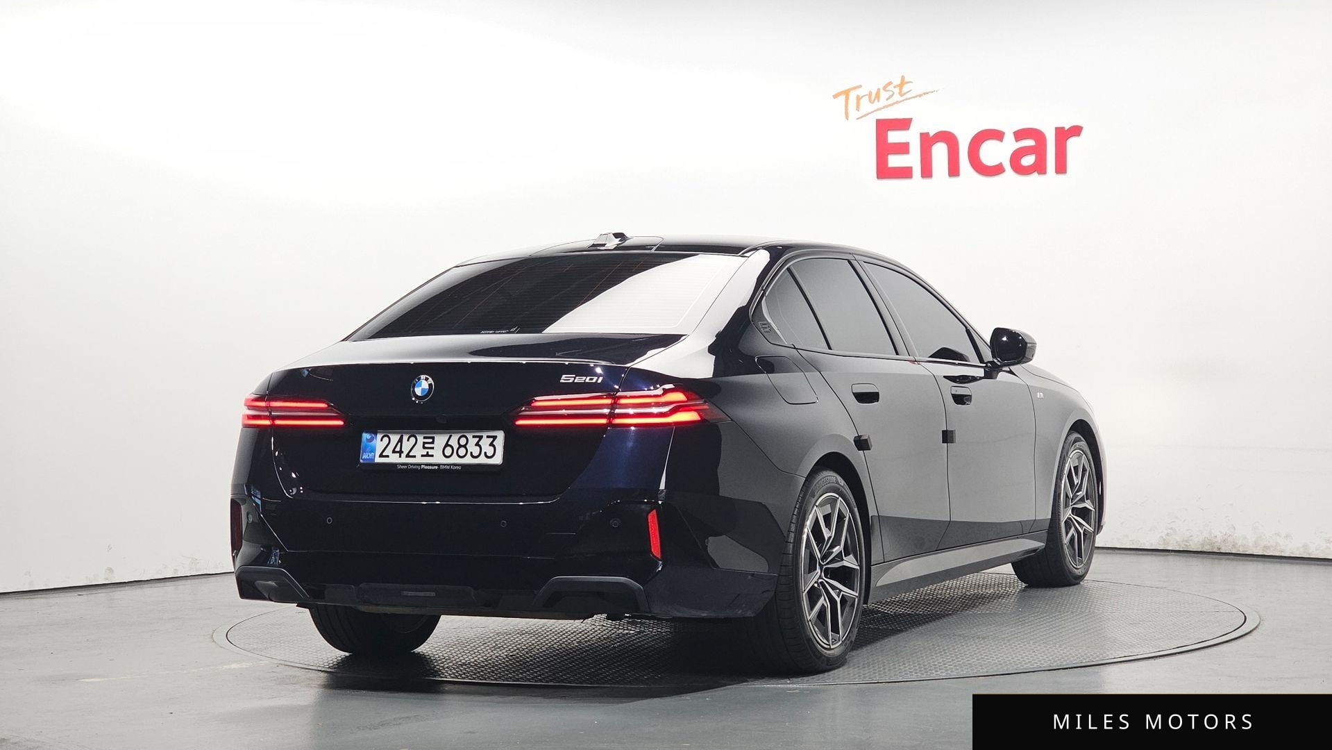 BMW 5 Series (G60) 2025 — миниатюра 2