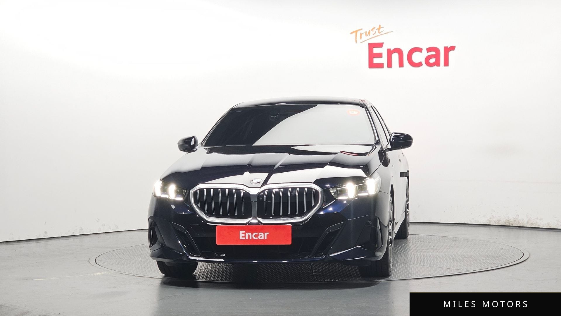 BMW 5 Series (G60) 2025 — миниатюра 3