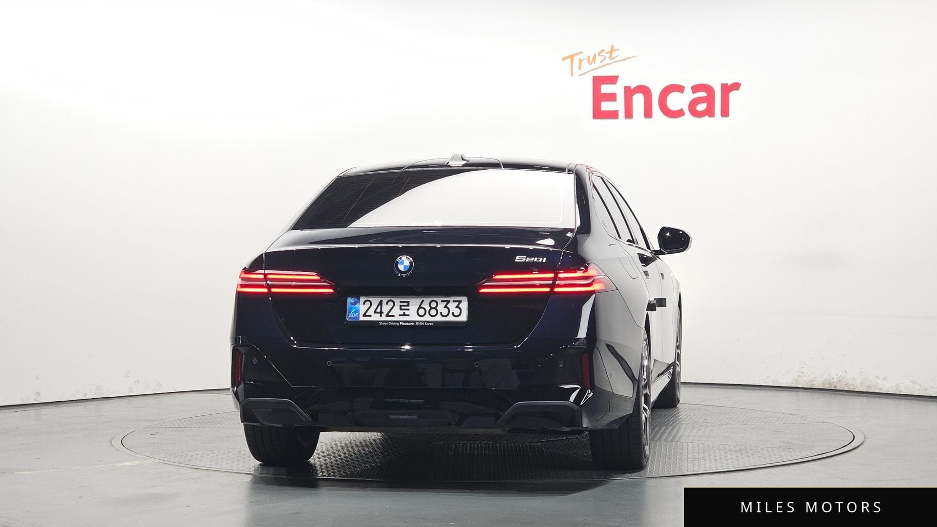 BMW 5 Series (G60) 2025 — миниатюра 4