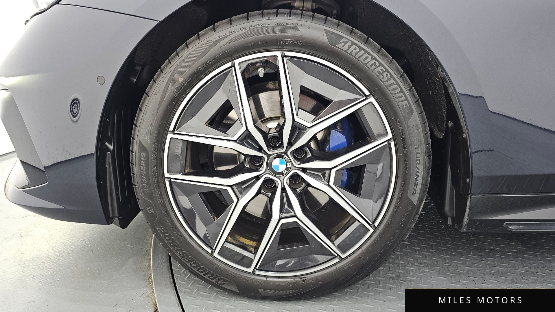 BMW 5 Series (G60) 2025 — миниатюра 5