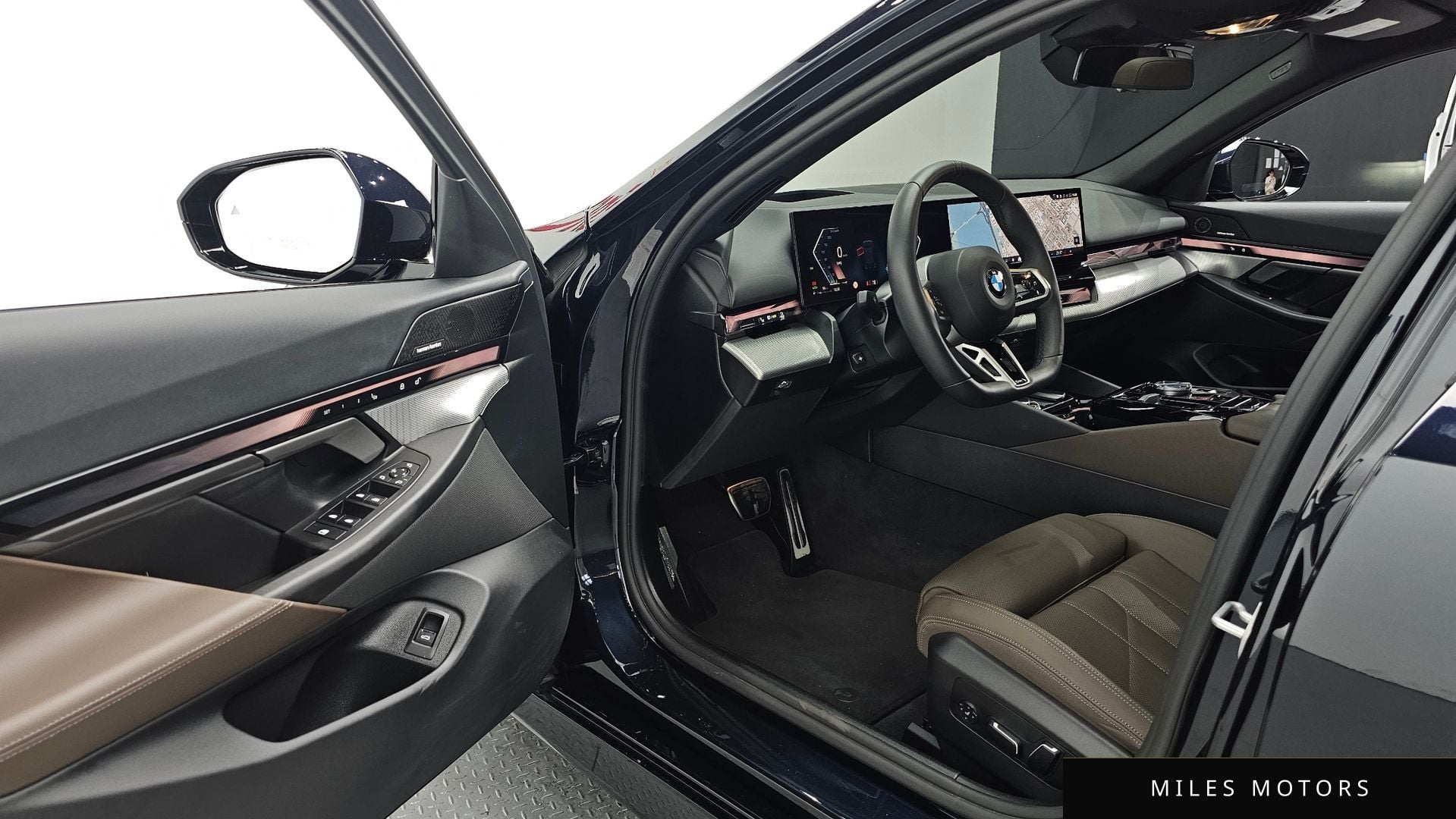BMW 5 Series (G60) 2025 — миниатюра 11