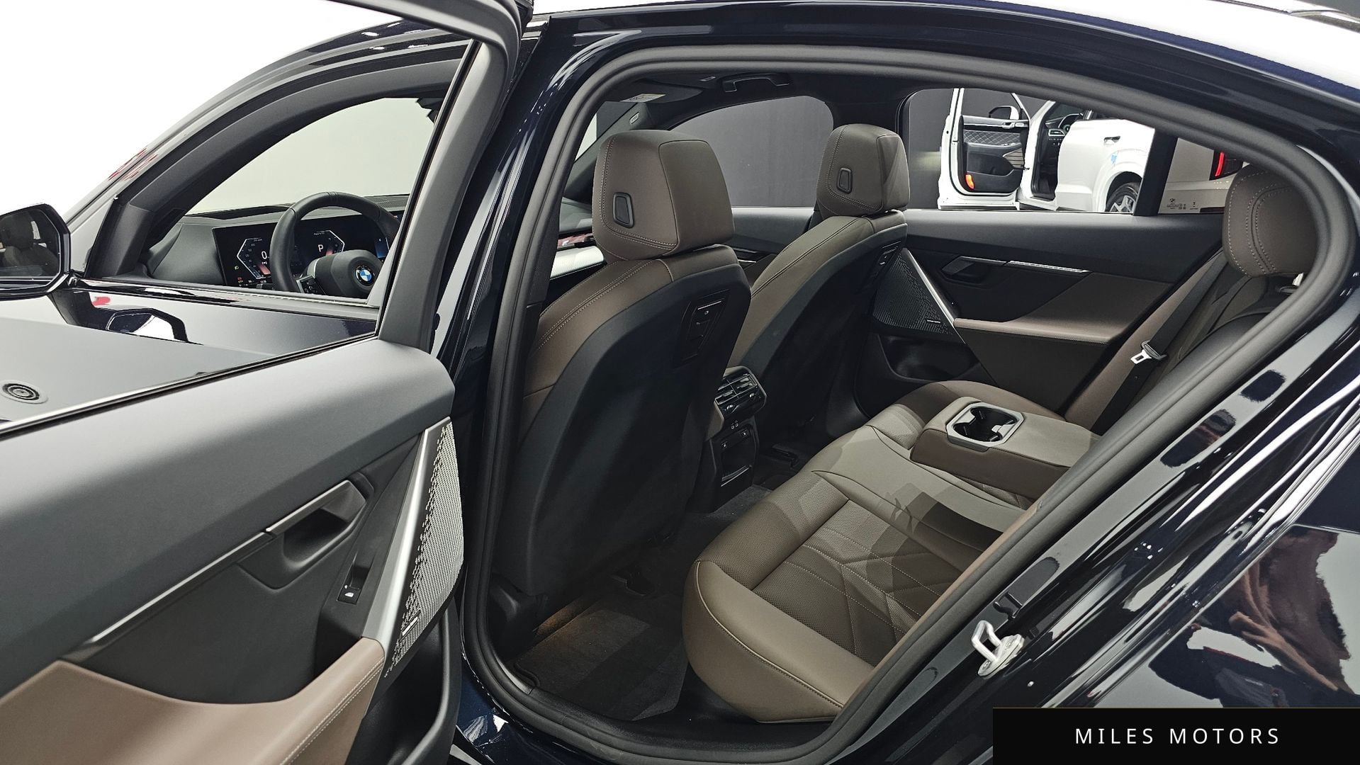 BMW 5 Series (G60) 2025 — миниатюра 12