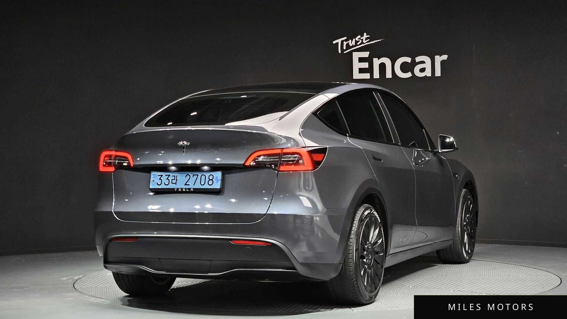 Tesla Model Y 2024 — миниатюра 2