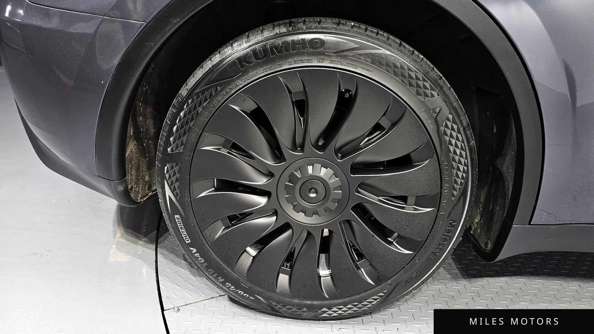 Tesla Model Y 2024 — миниатюра 5