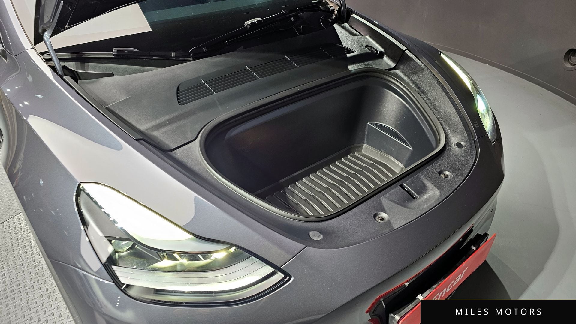 Tesla Model Y 2024 — миниатюра 6