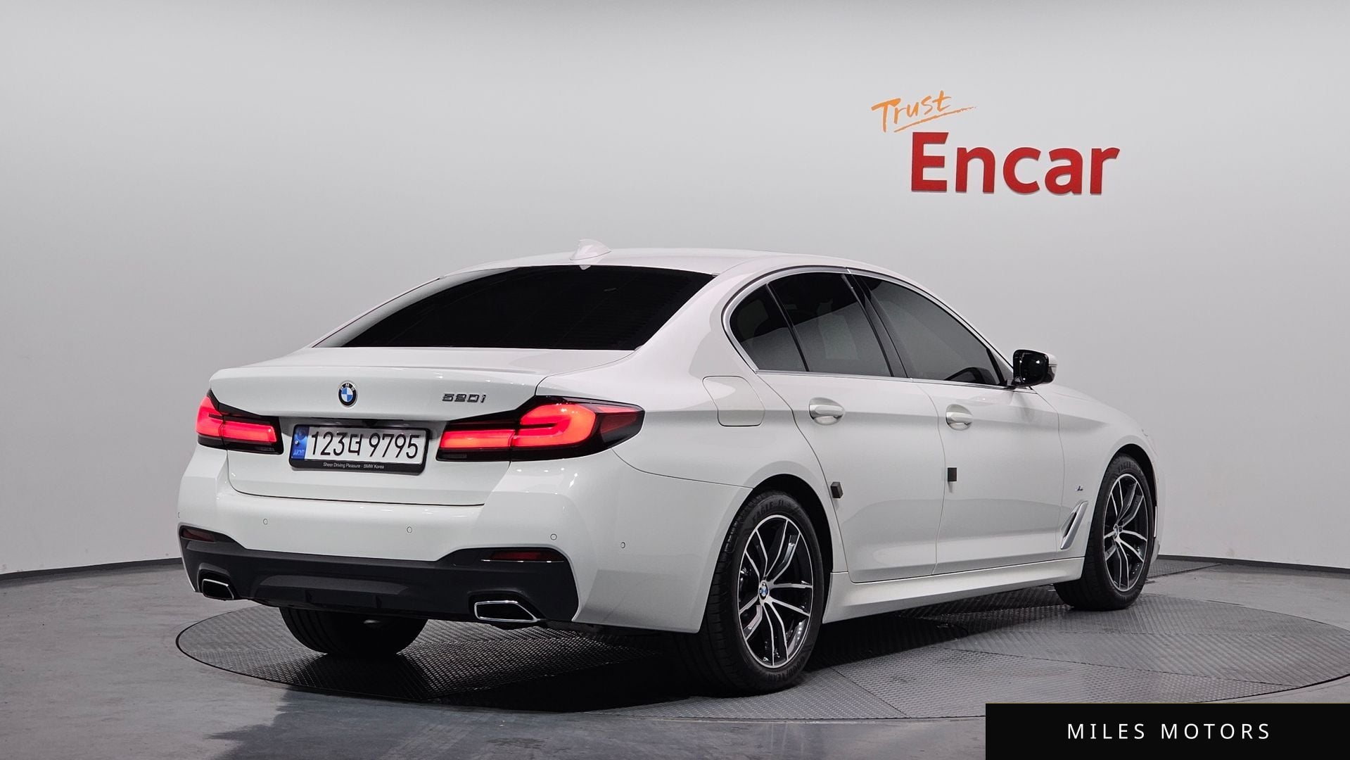 BMW 5 Series (G30) 2022 — миниатюра 2