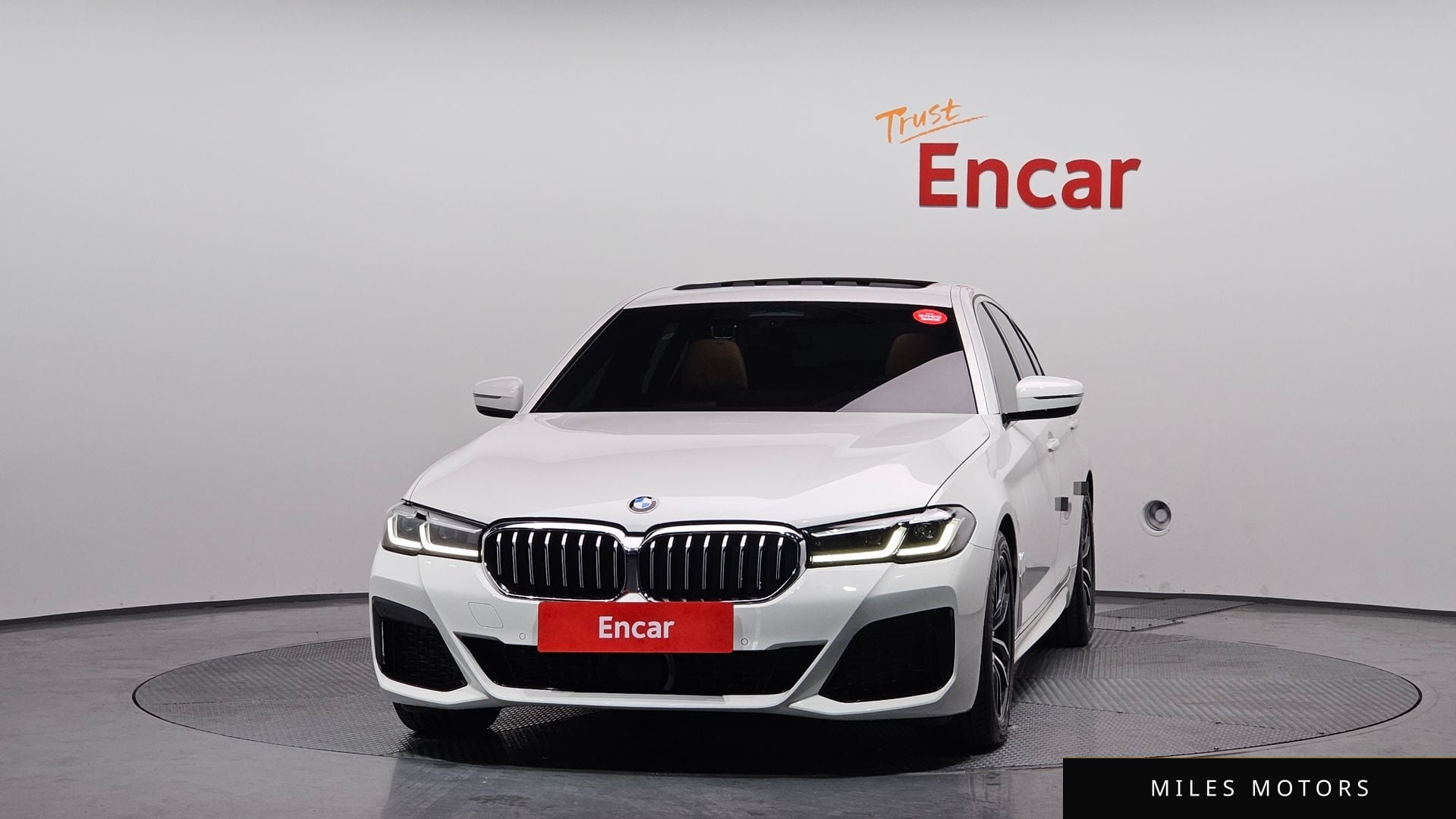 BMW 5 Series (G30) 2022 — миниатюра 3