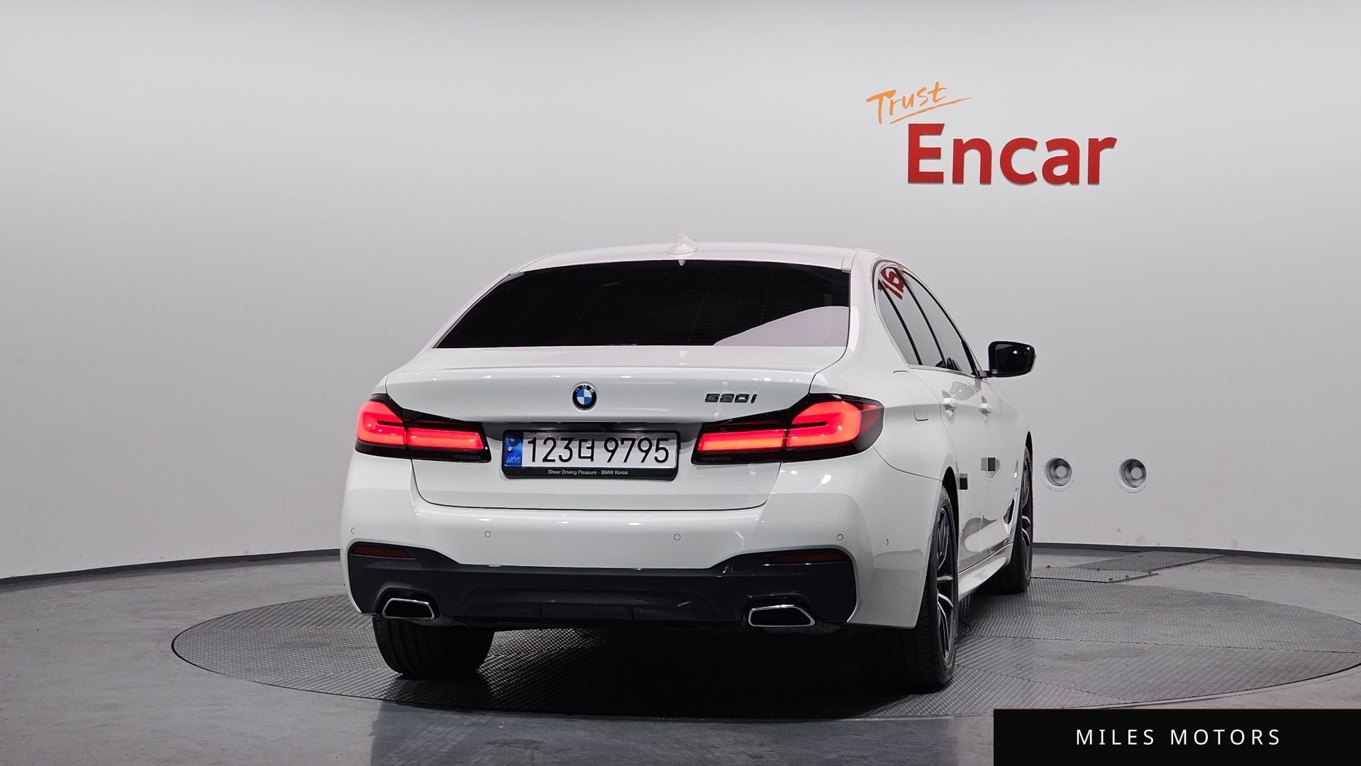 BMW 5 Series (G30) 2022 — миниатюра 4