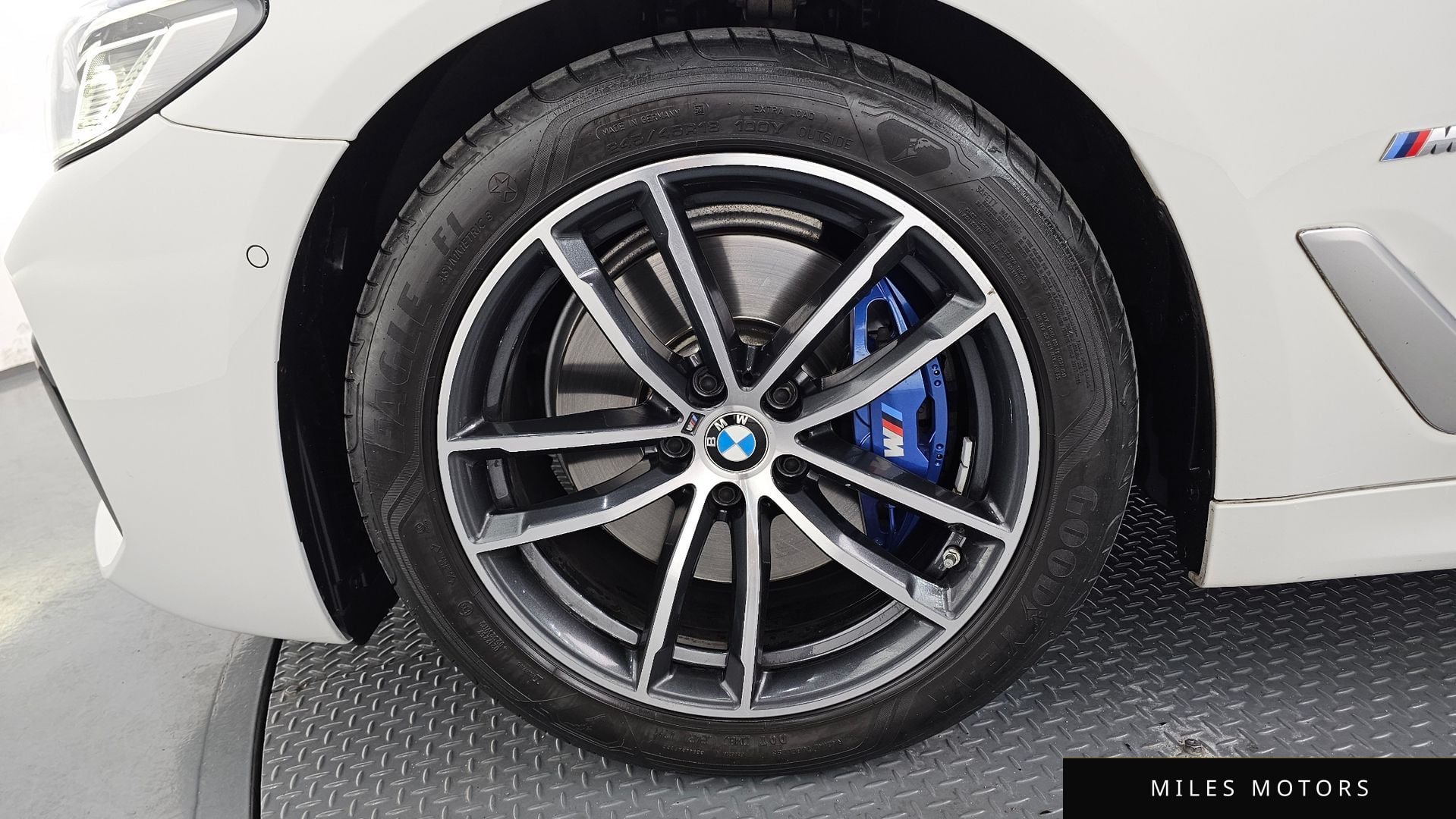 BMW 5 Series (G30) 2022 — миниатюра 5