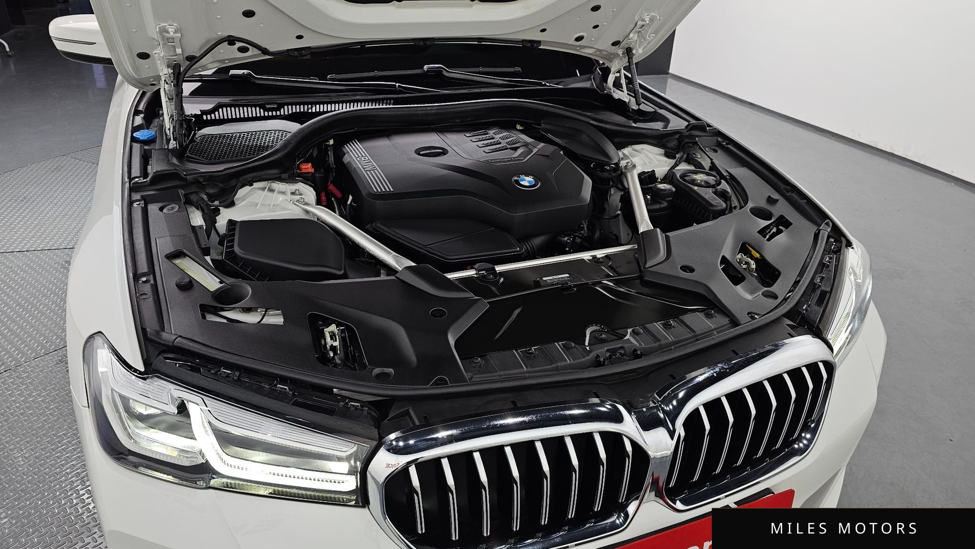 BMW 5 Series (G30) 2022 — миниатюра 6