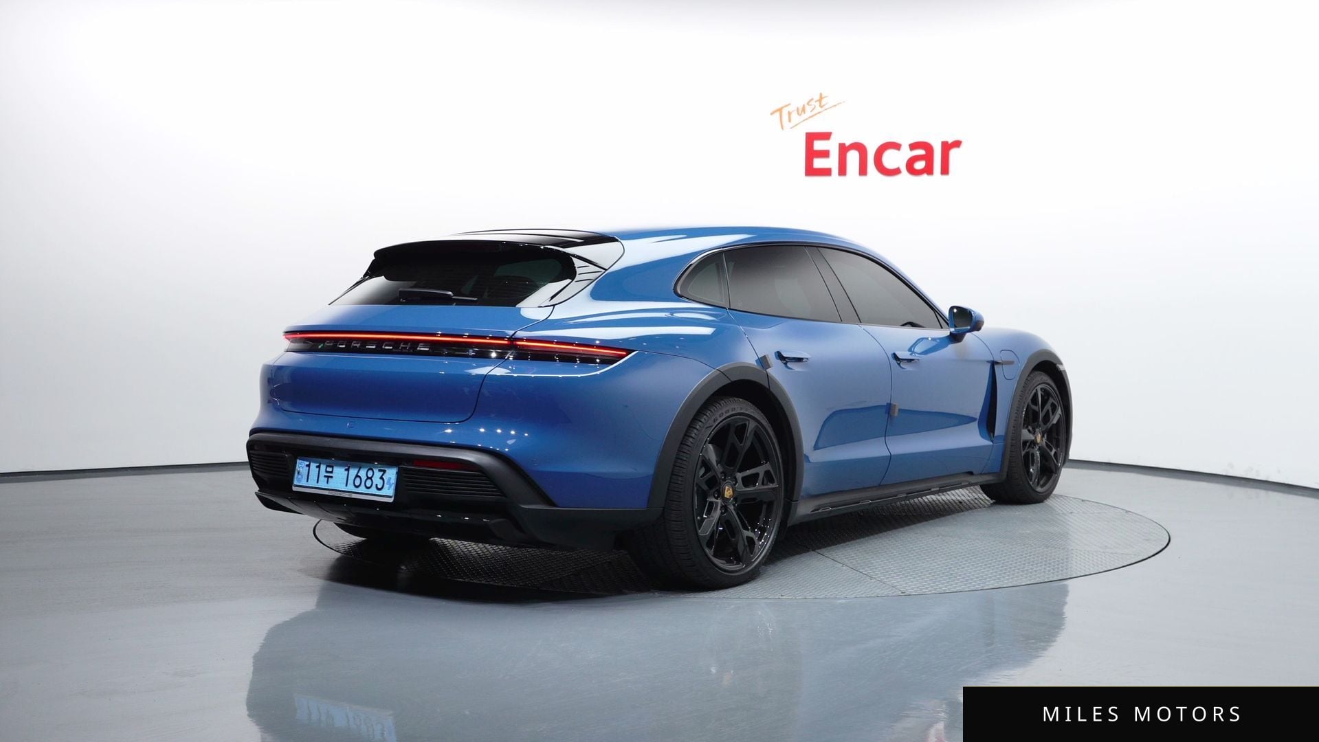 Porsche Taycan 2022 — миниатюра 2