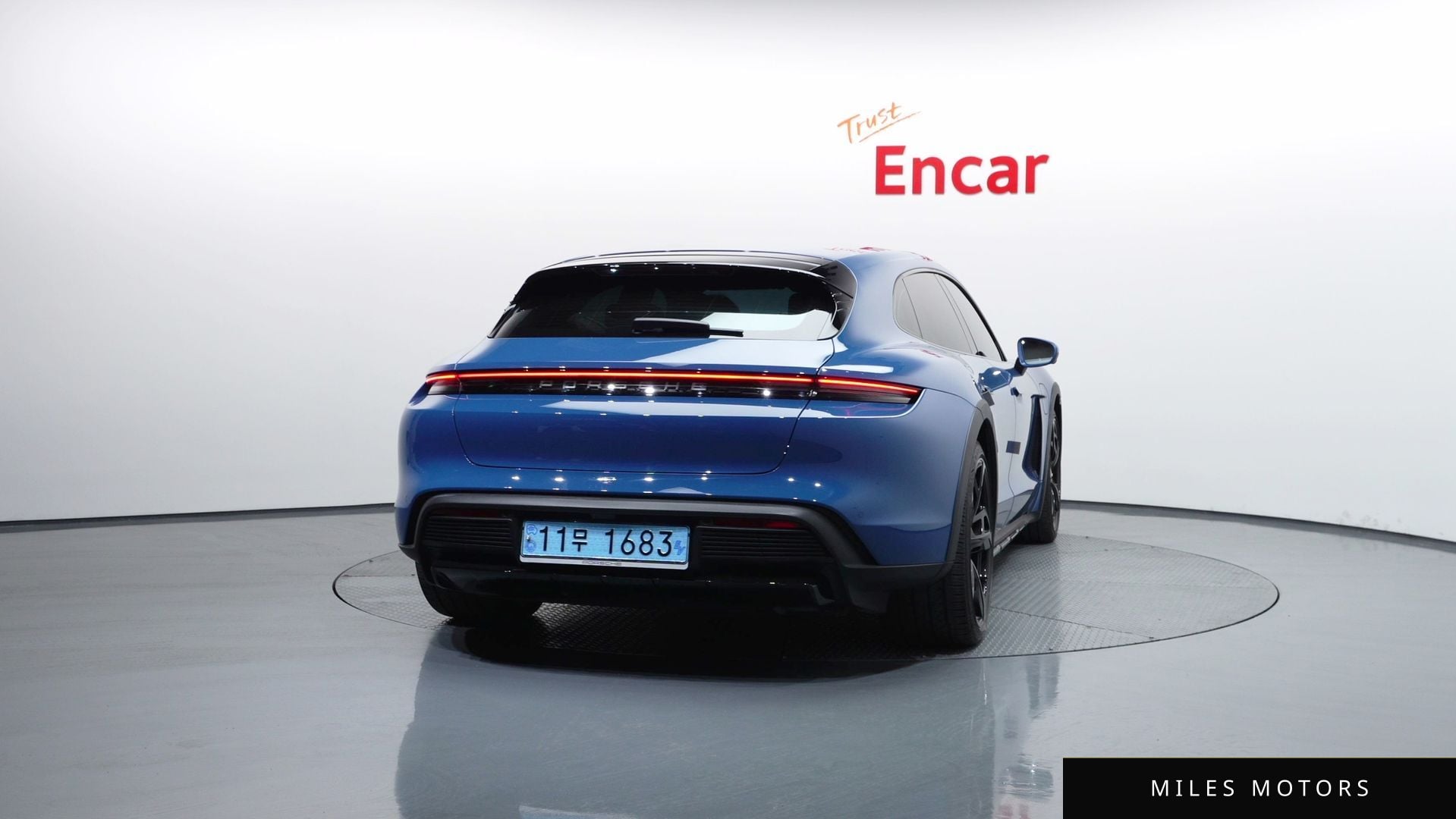 Porsche Taycan 2022 — миниатюра 4