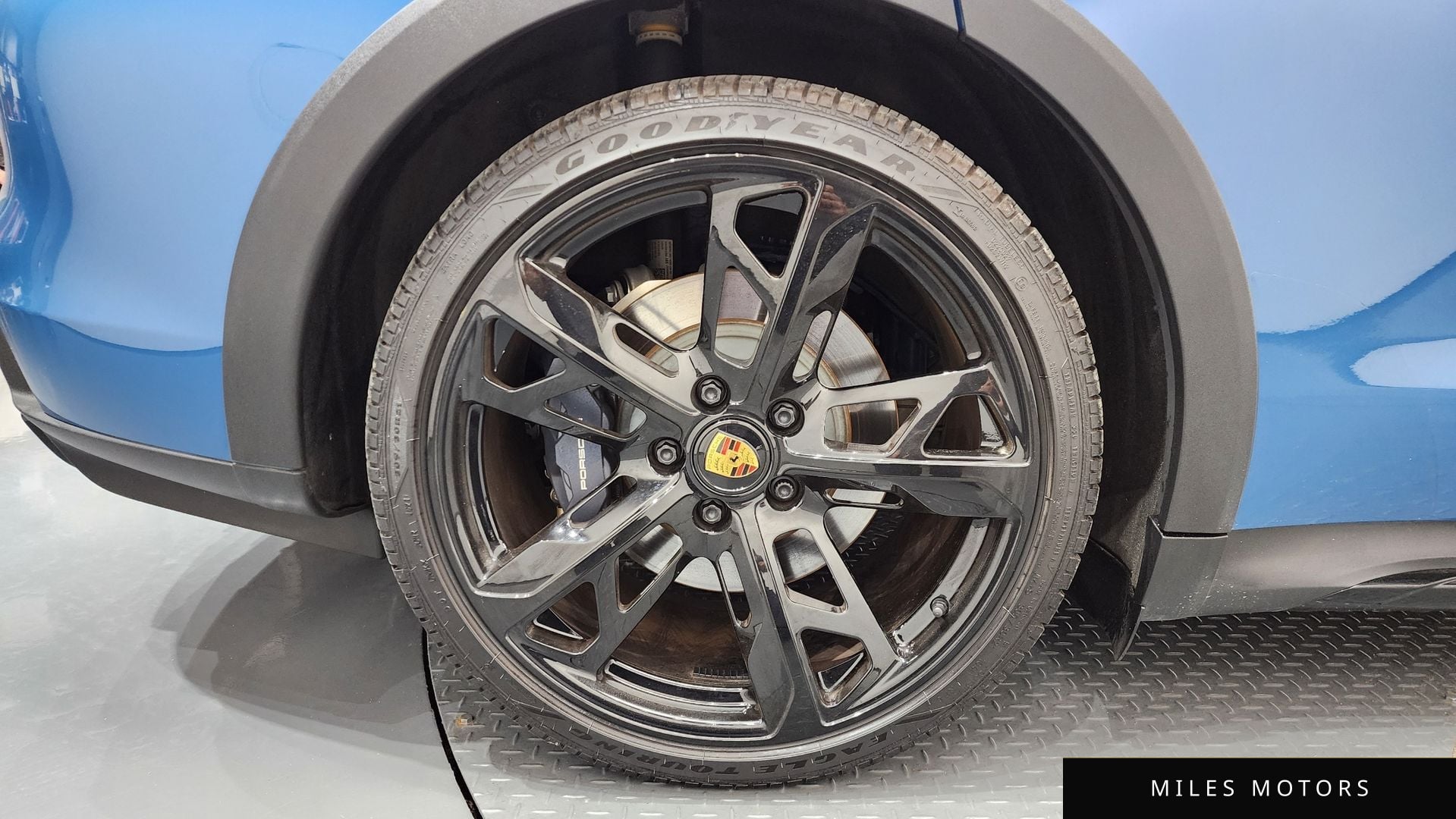 Porsche Taycan 2022 — миниатюра 5