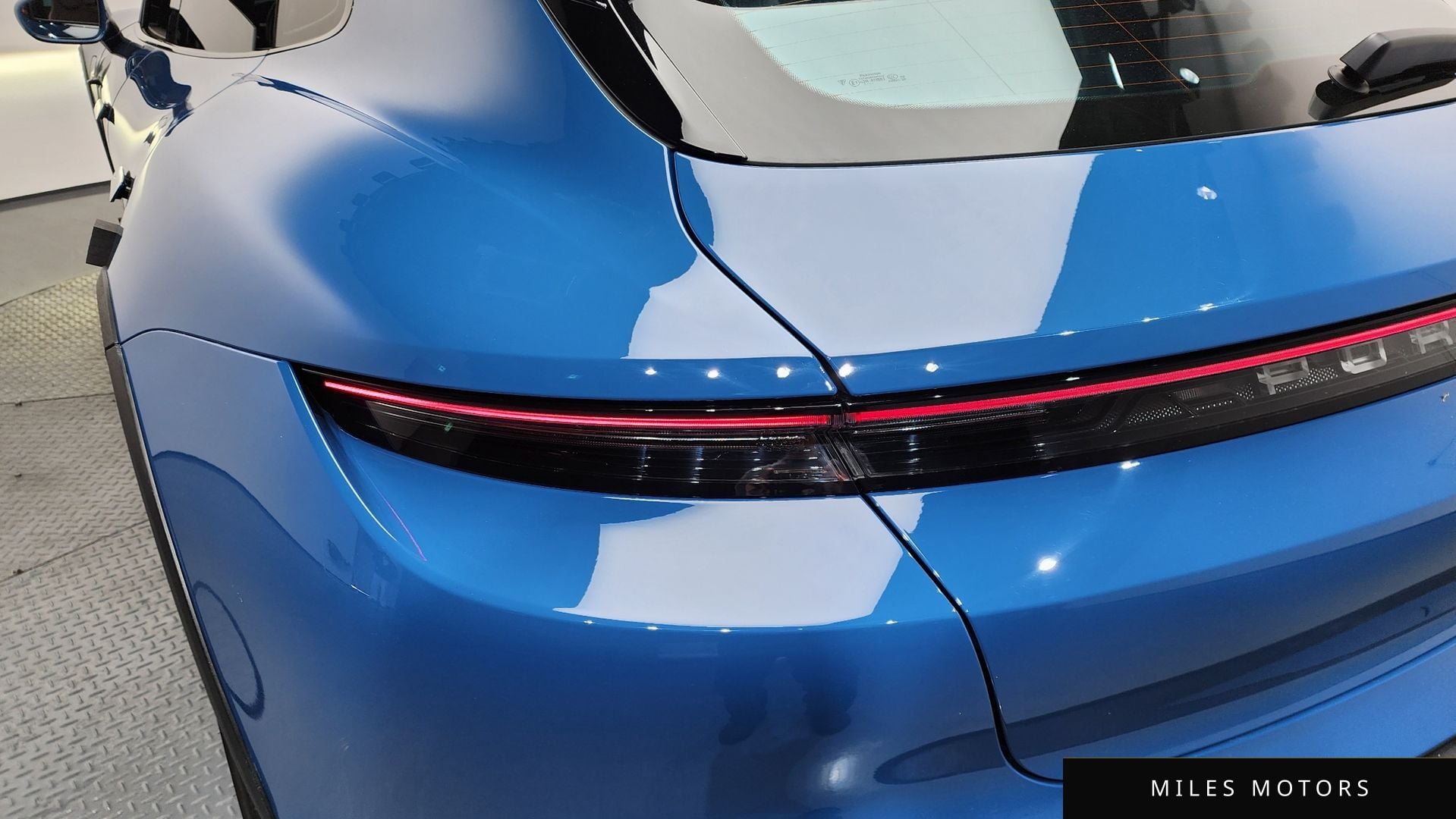 Porsche Taycan 2022 — миниатюра 9