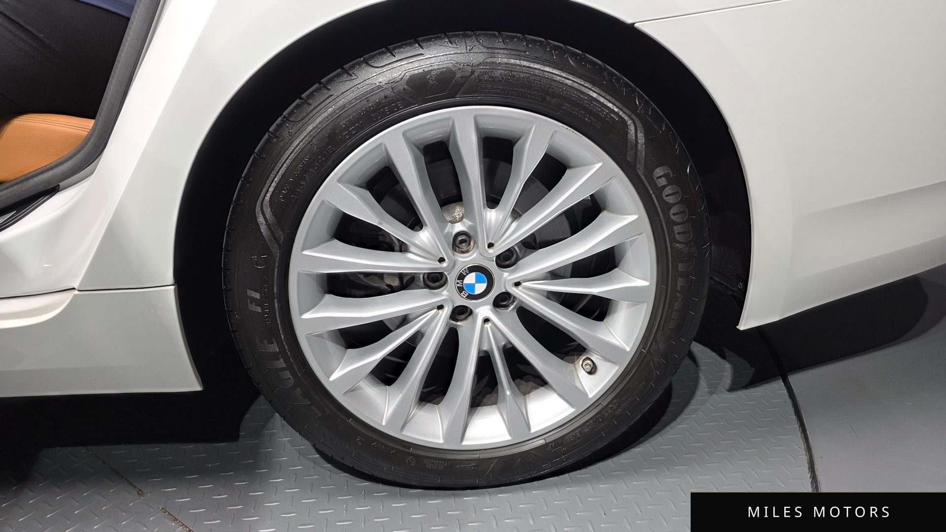 BMW 5 Series (G30) 2023 — миниатюра 7