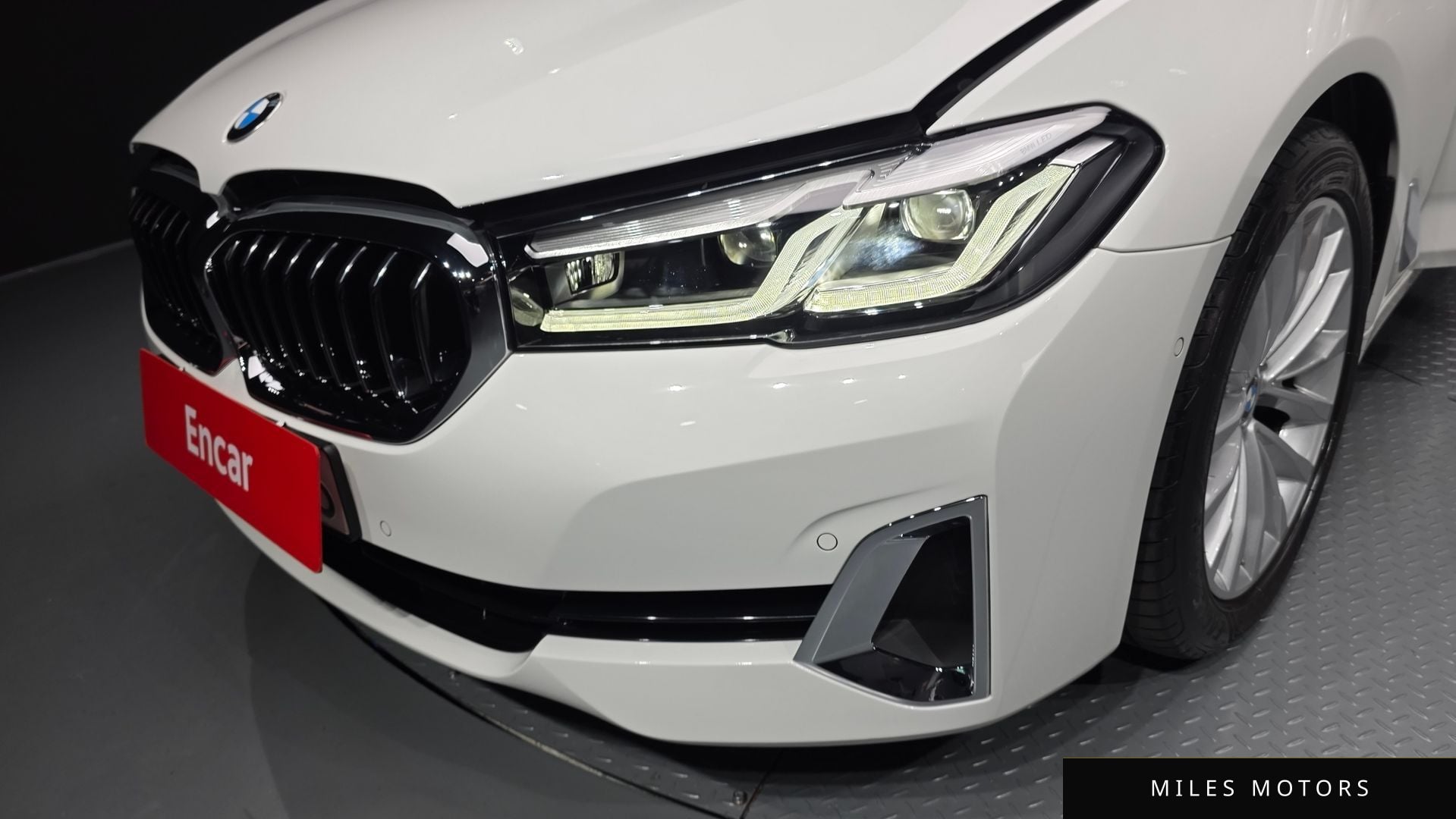 BMW 5 Series (G30) 2023 — миниатюра 8