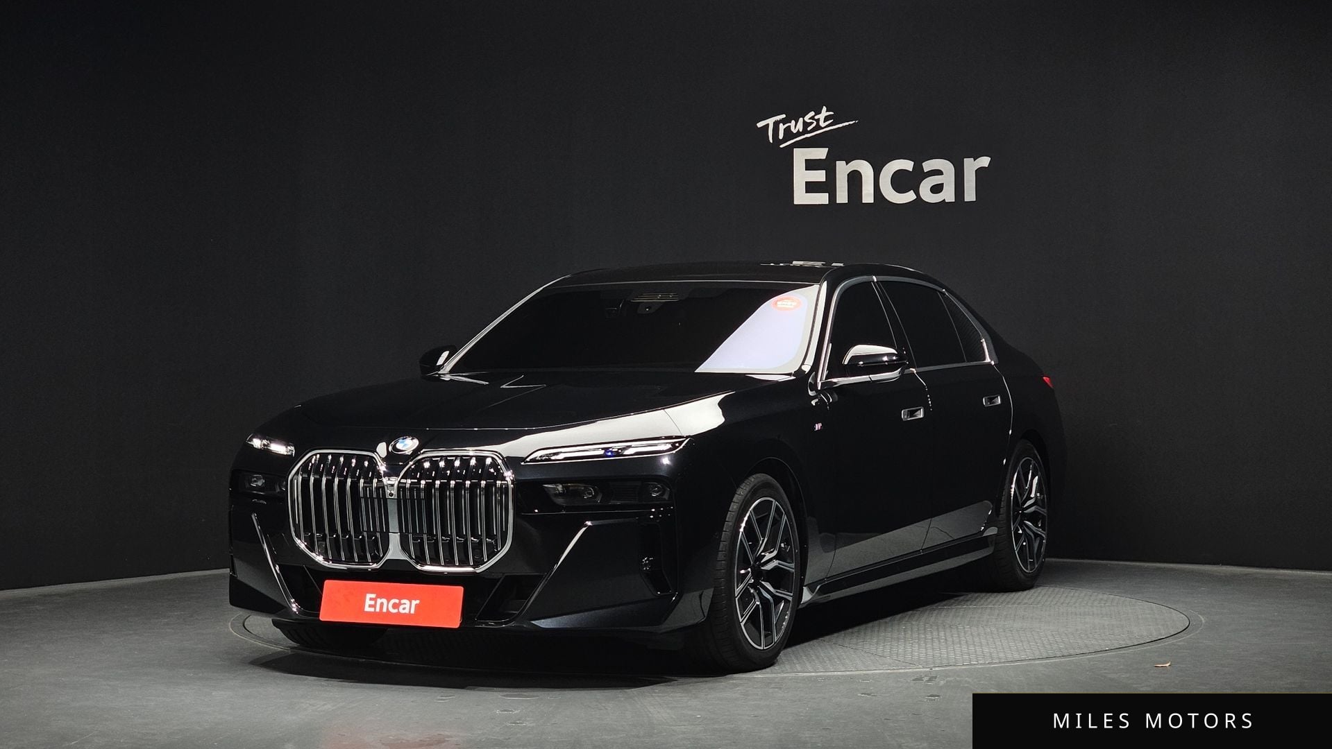 BMW 7 Series (G70) 2025 — фото 1 из 12