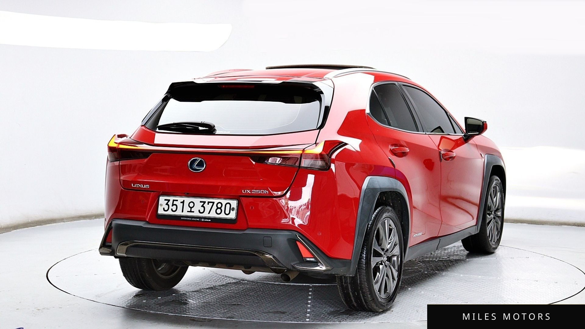 Лексус UX250h 2020 — миниатюра 3
