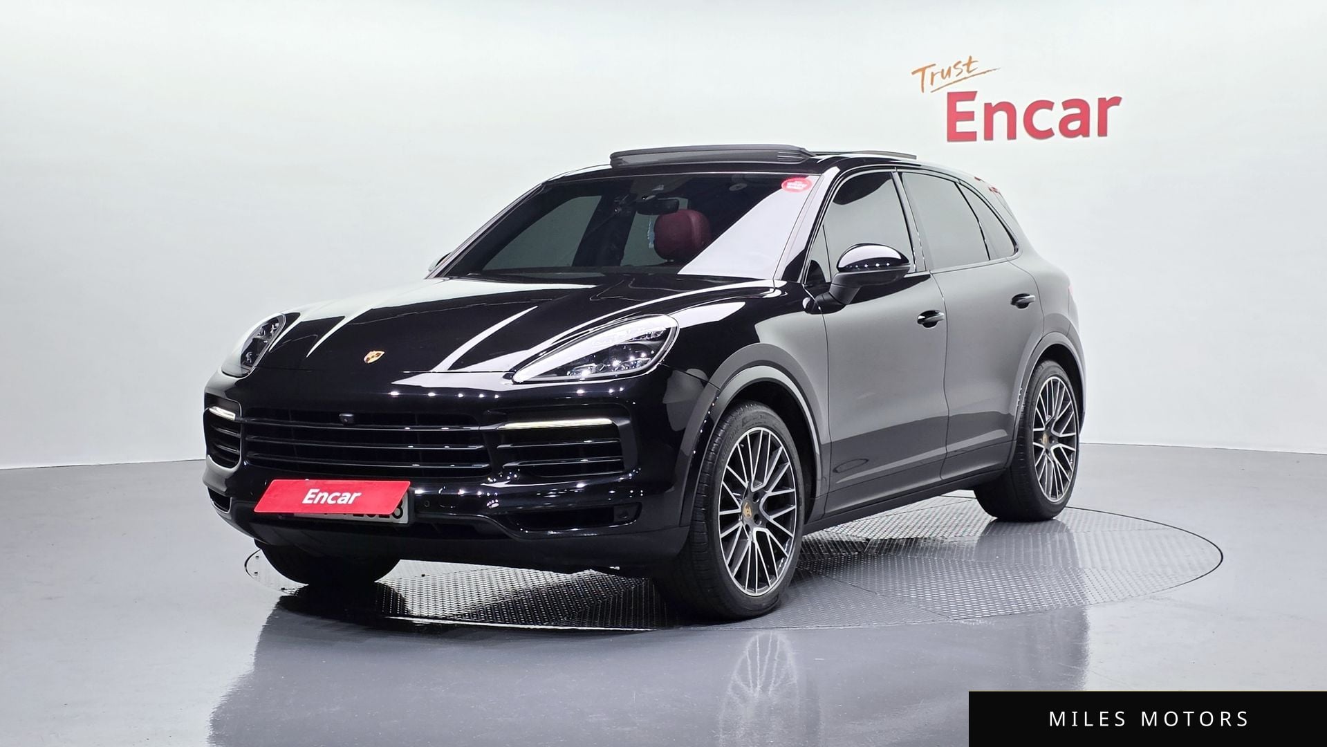 Porsche Cayenne 2019 — фото 1 из 12
