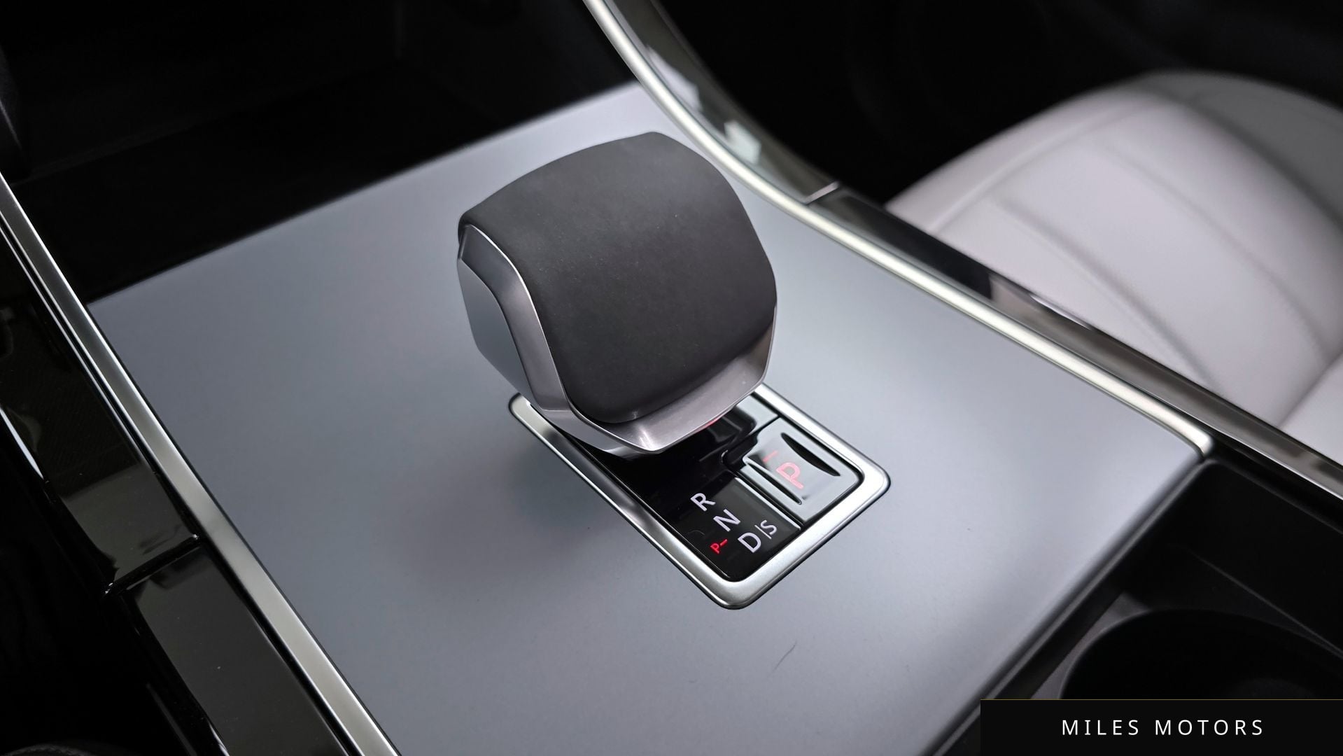 Land Rover Range Rover Evoque 2025 — миниатюра 12