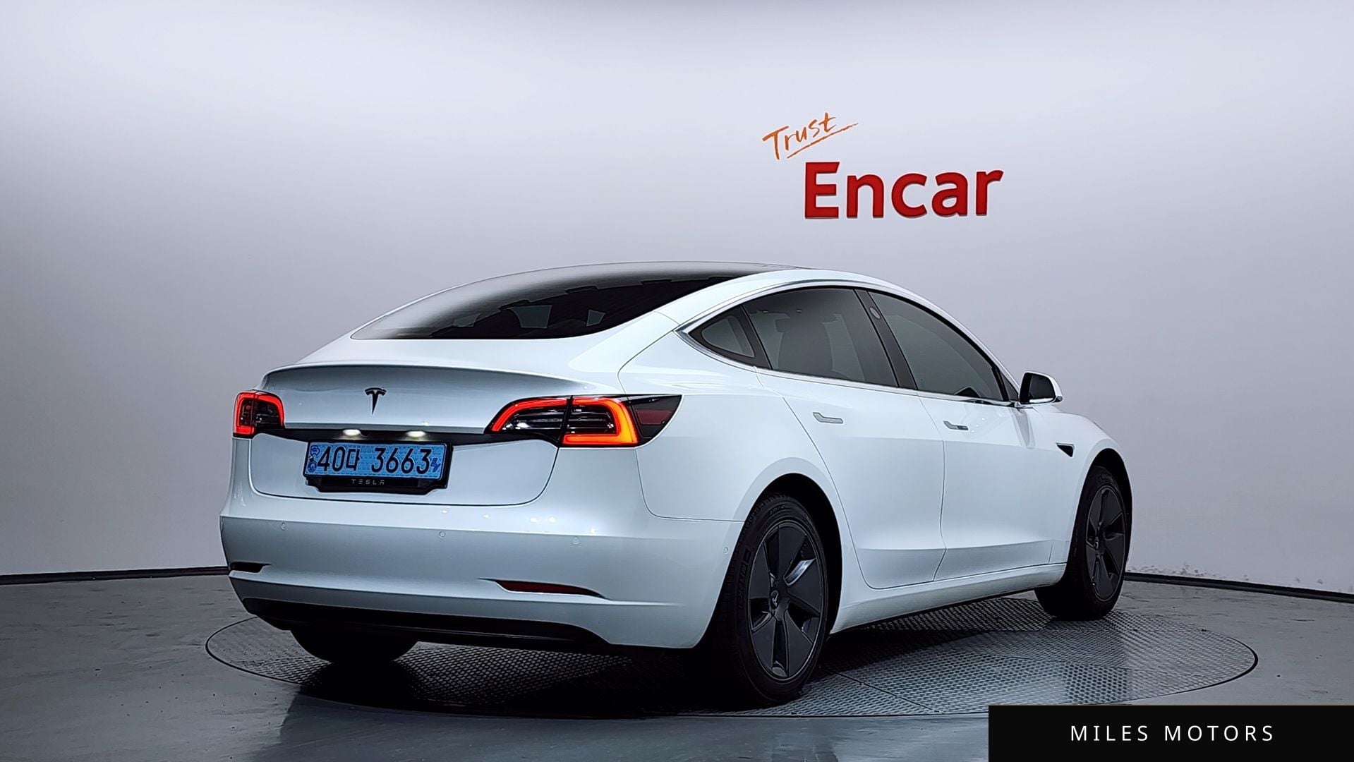Tesla Model 3 2020 — миниатюра 2