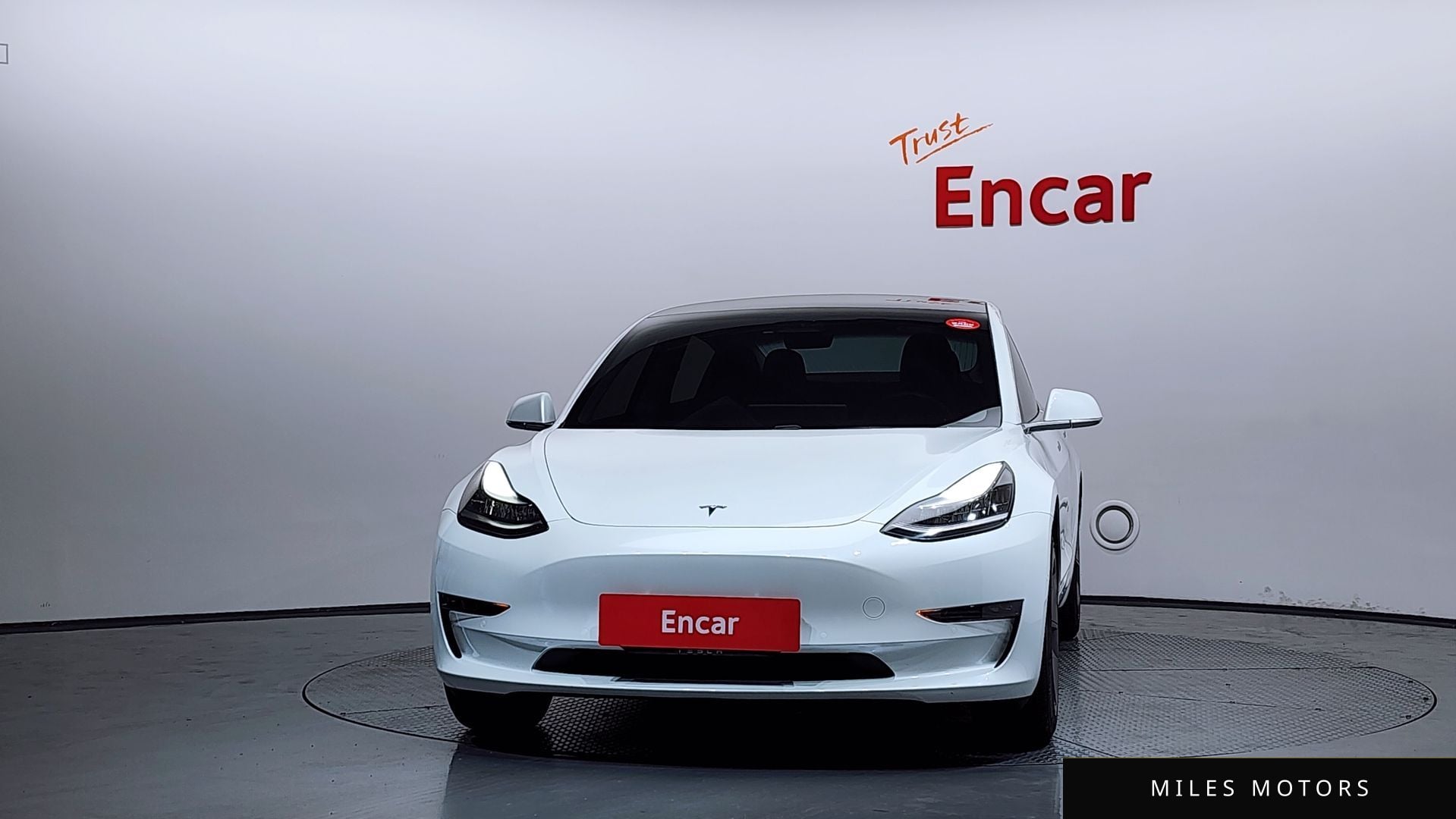 Tesla Model 3 2020 — миниатюра 3