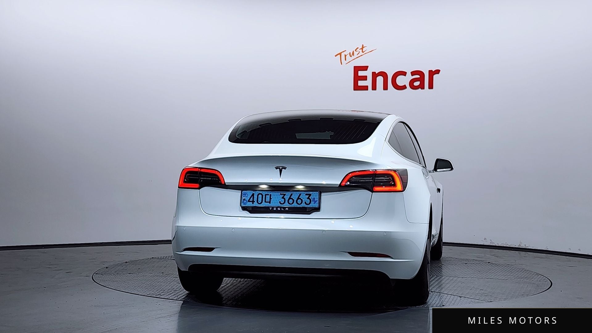 Tesla Model 3 2020 — миниатюра 4