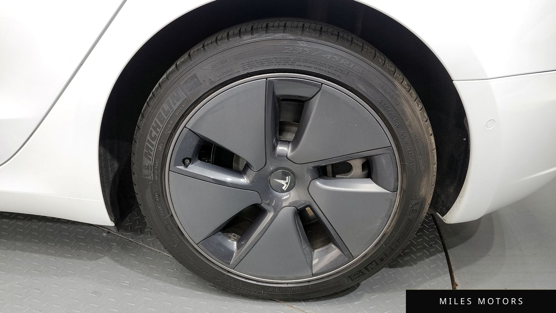 Tesla Model 3 2020 — миниатюра 5