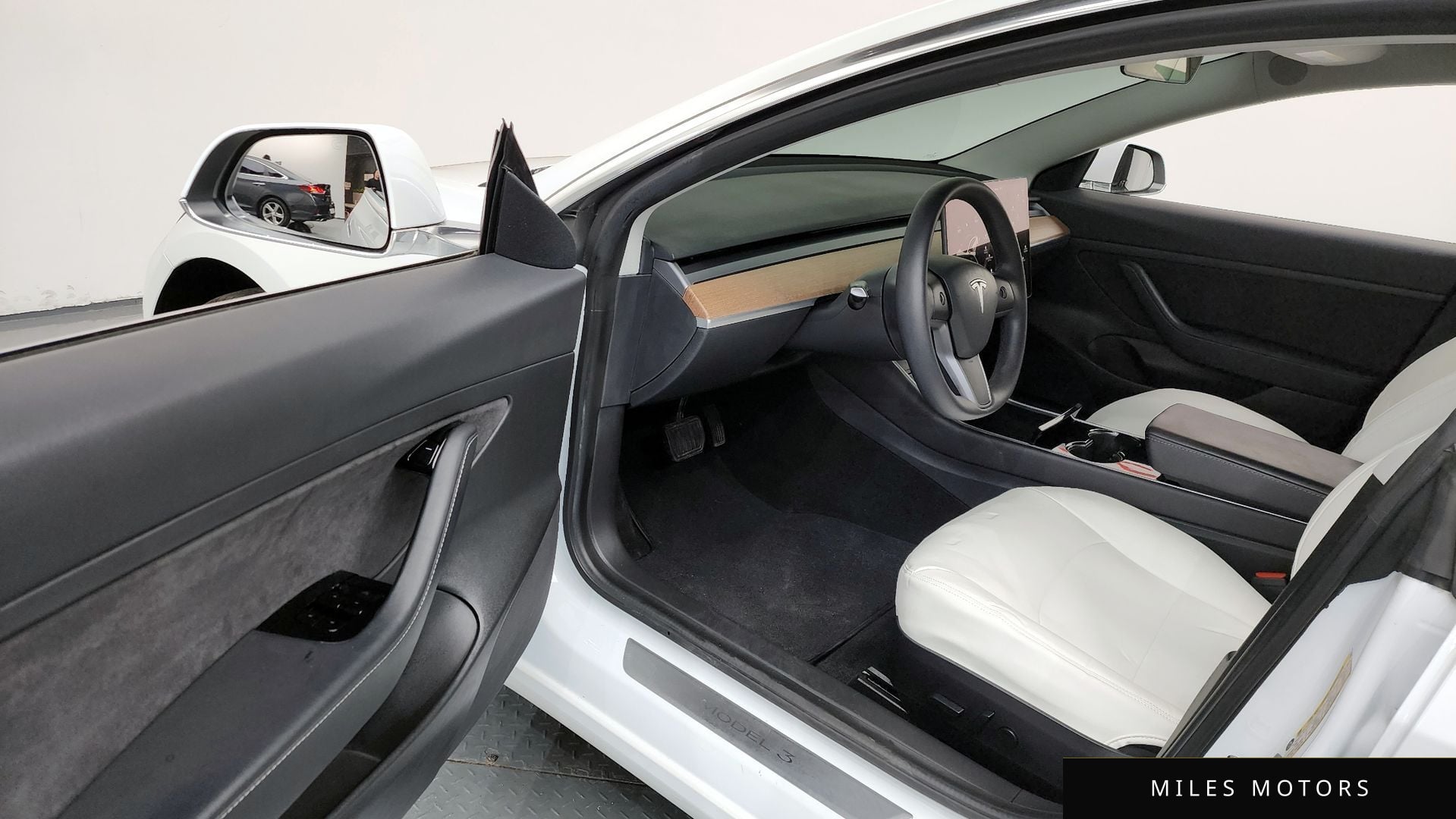 Tesla Model 3 2020 — миниатюра 10