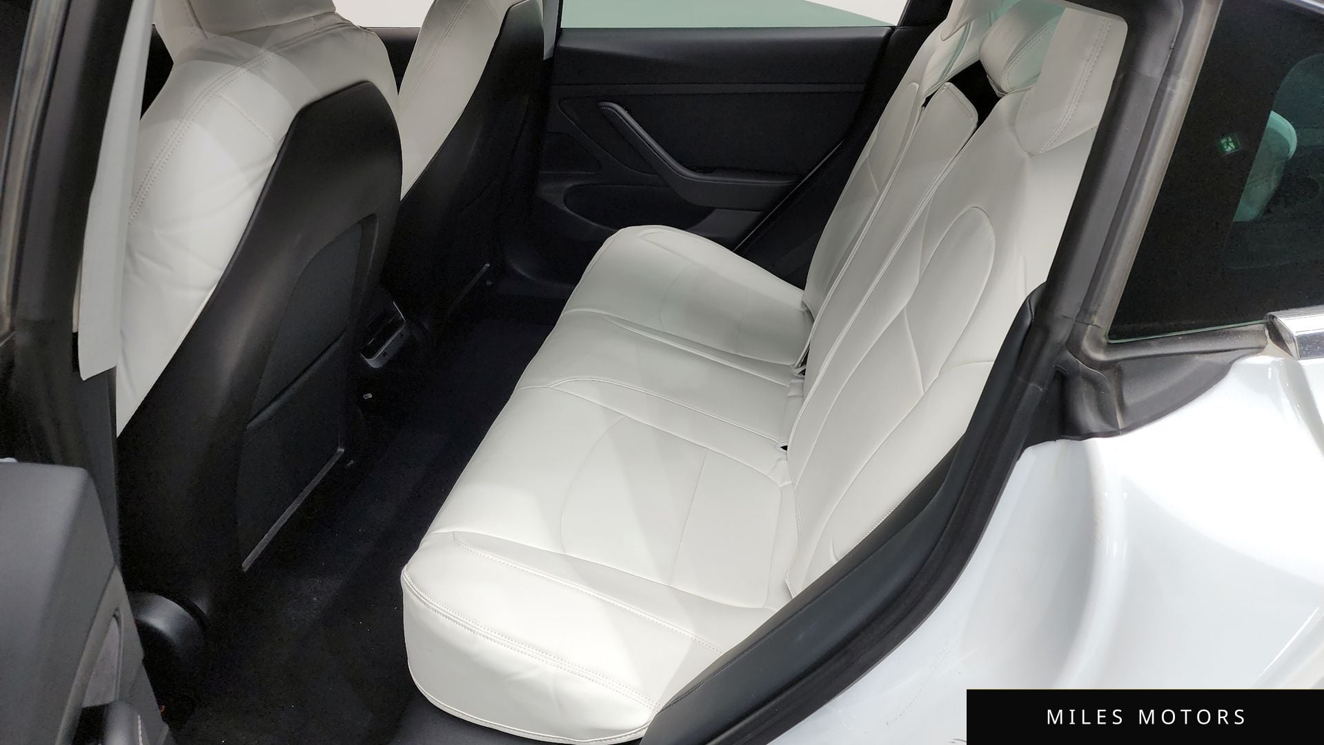 Tesla Model 3 2020 — миниатюра 11