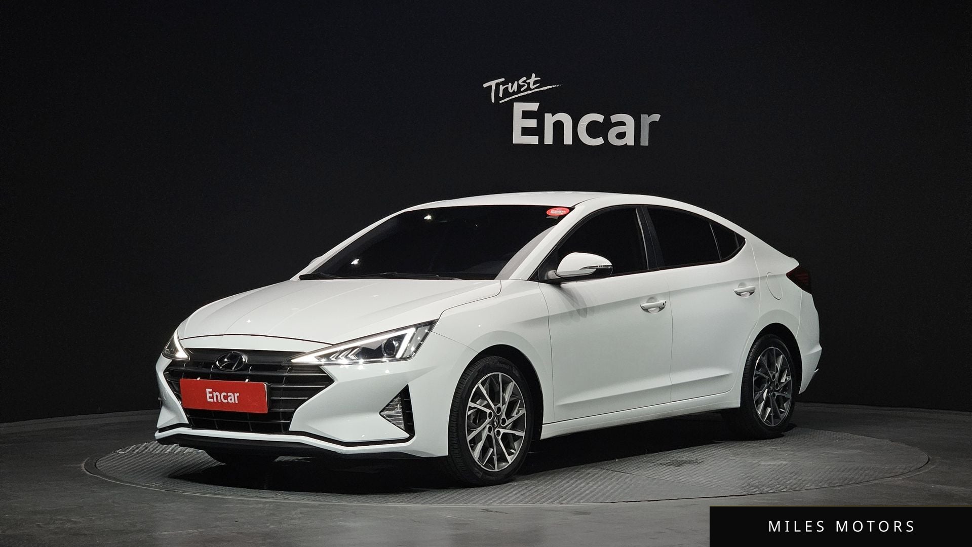 Hyundai AVANTE 2019 — фото 1 из 12