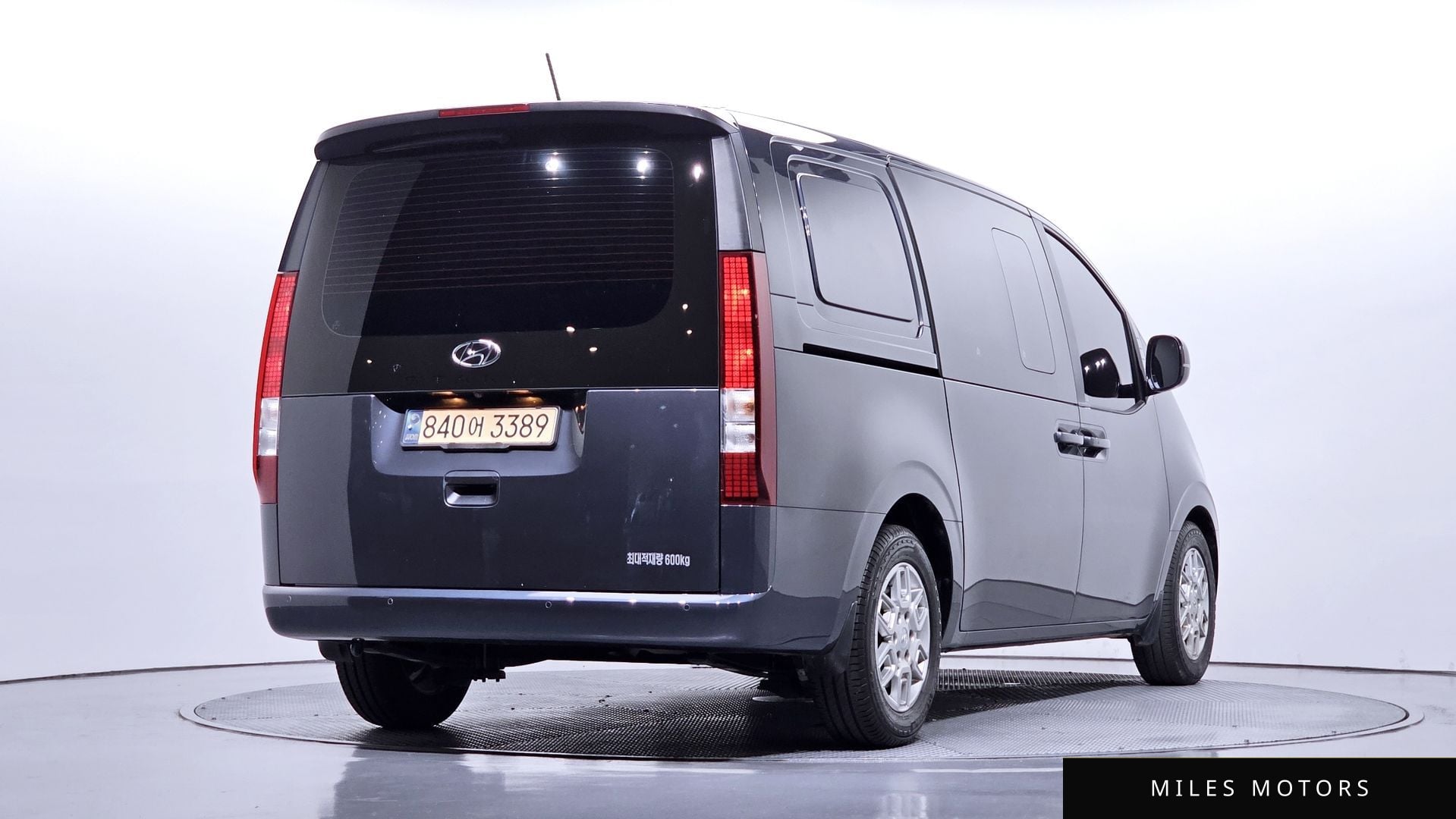 Hyundai Staria 2023 — миниатюра 2