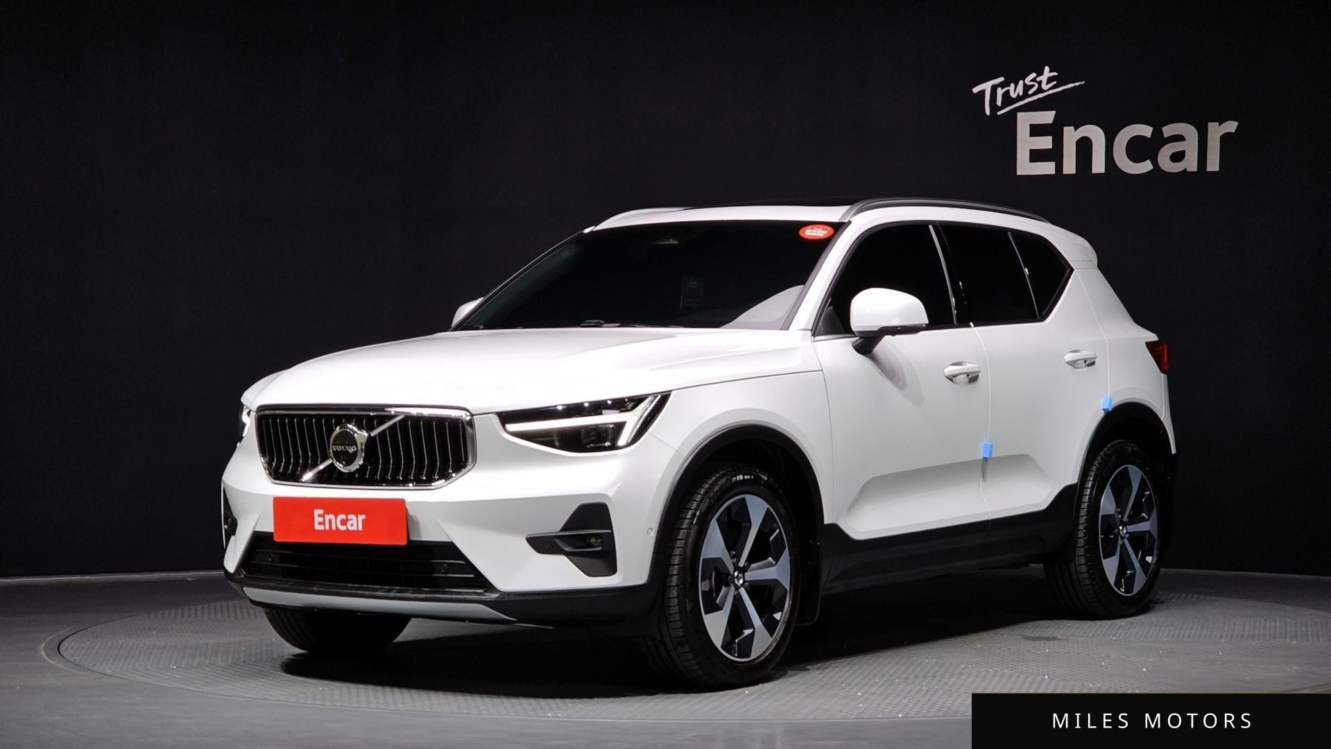 Volvo XC40 2024 — фото 1 из 12