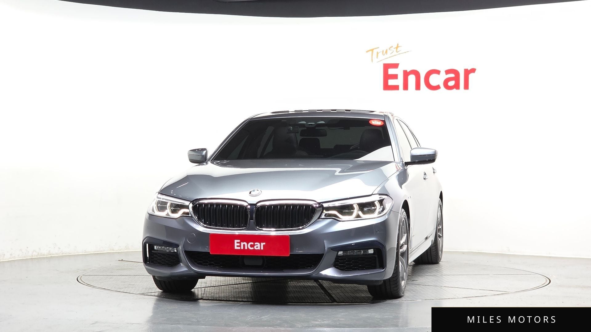 BMW 5 Series (G30) 2018 — миниатюра 3