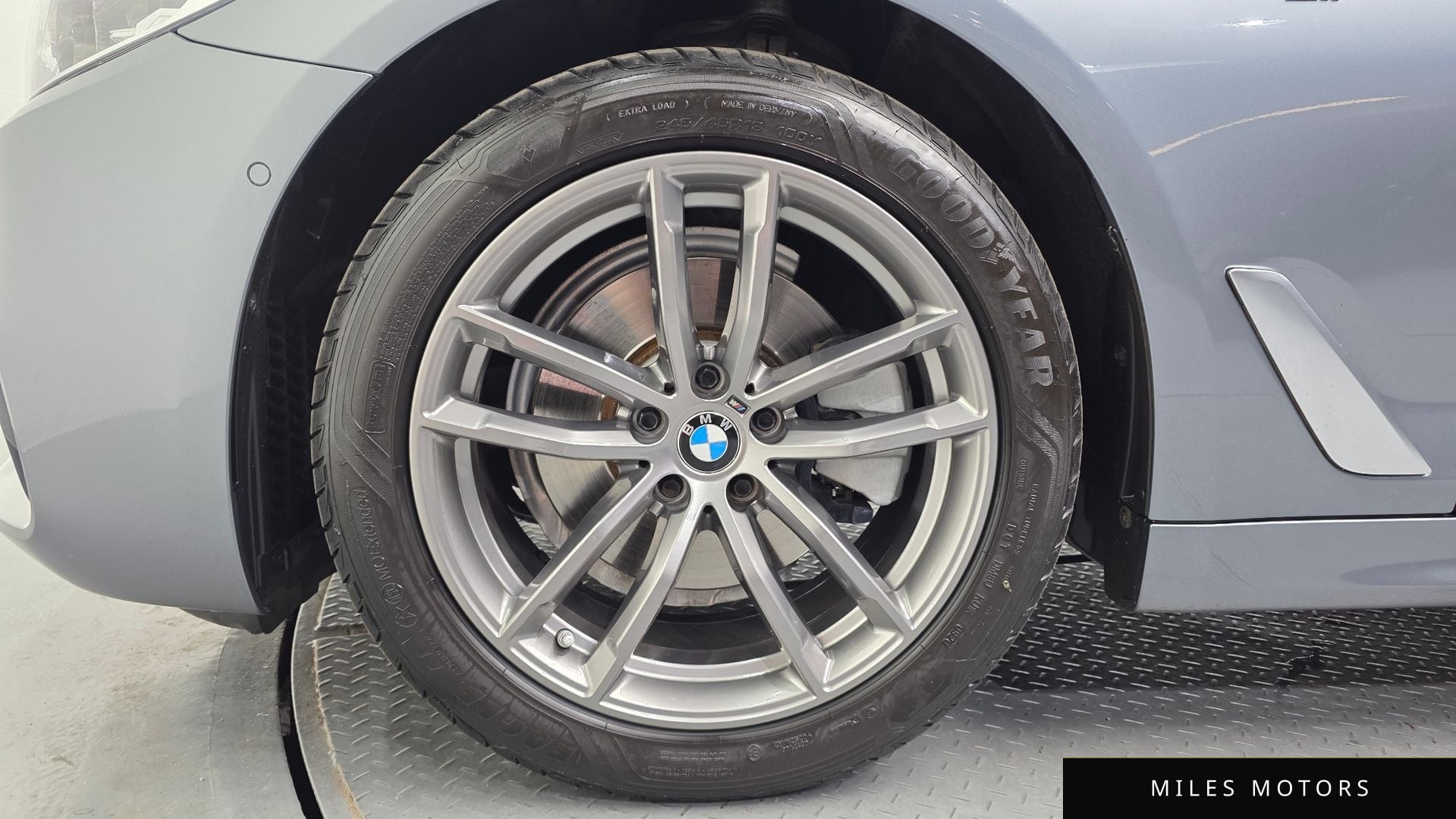 BMW 5 Series (G30) 2018 — миниатюра 5