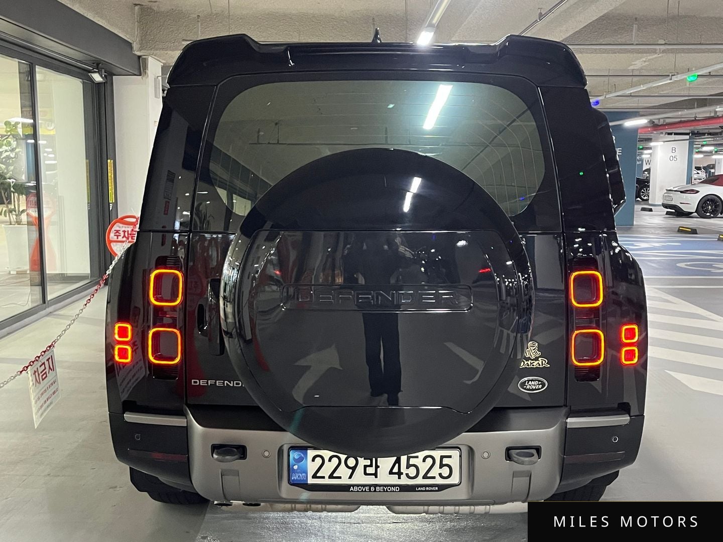 Land Rover Defender 2023 — миниатюра 6