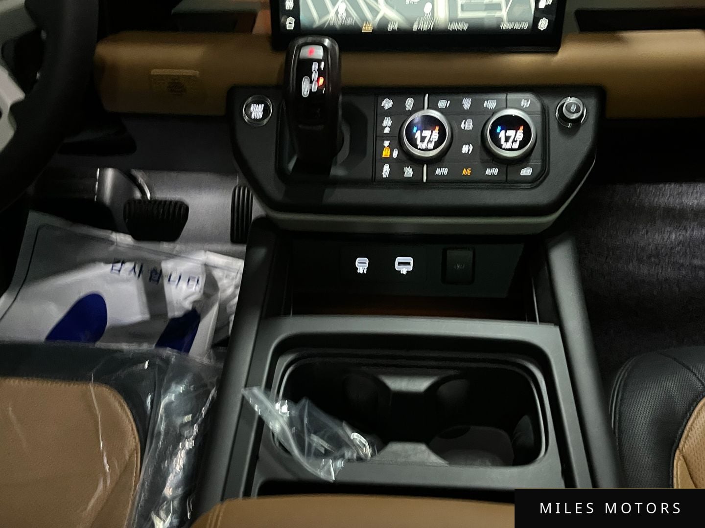 Land Rover Defender 2023 — миниатюра 9