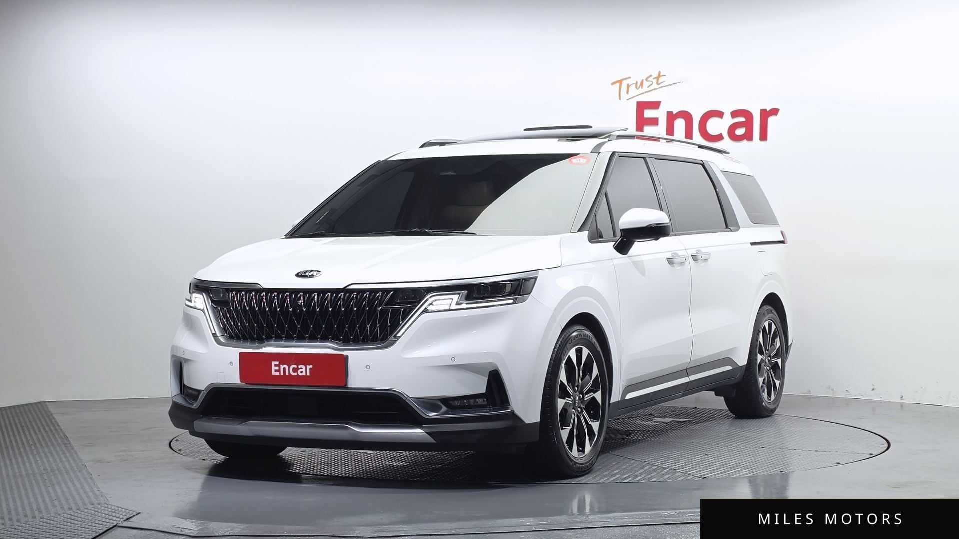 Kia Carnival 2021 — фото 1 из 12