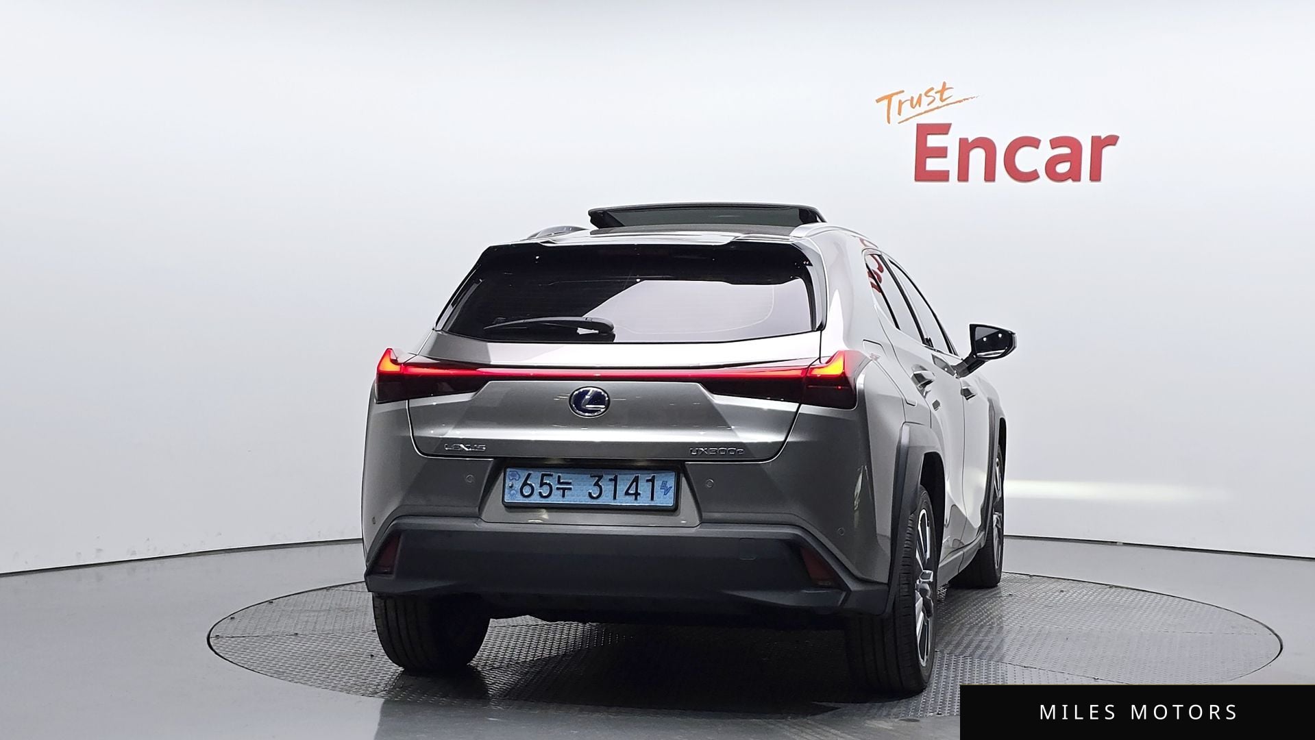 Лексус UX300e 2022 — миниатюра 3