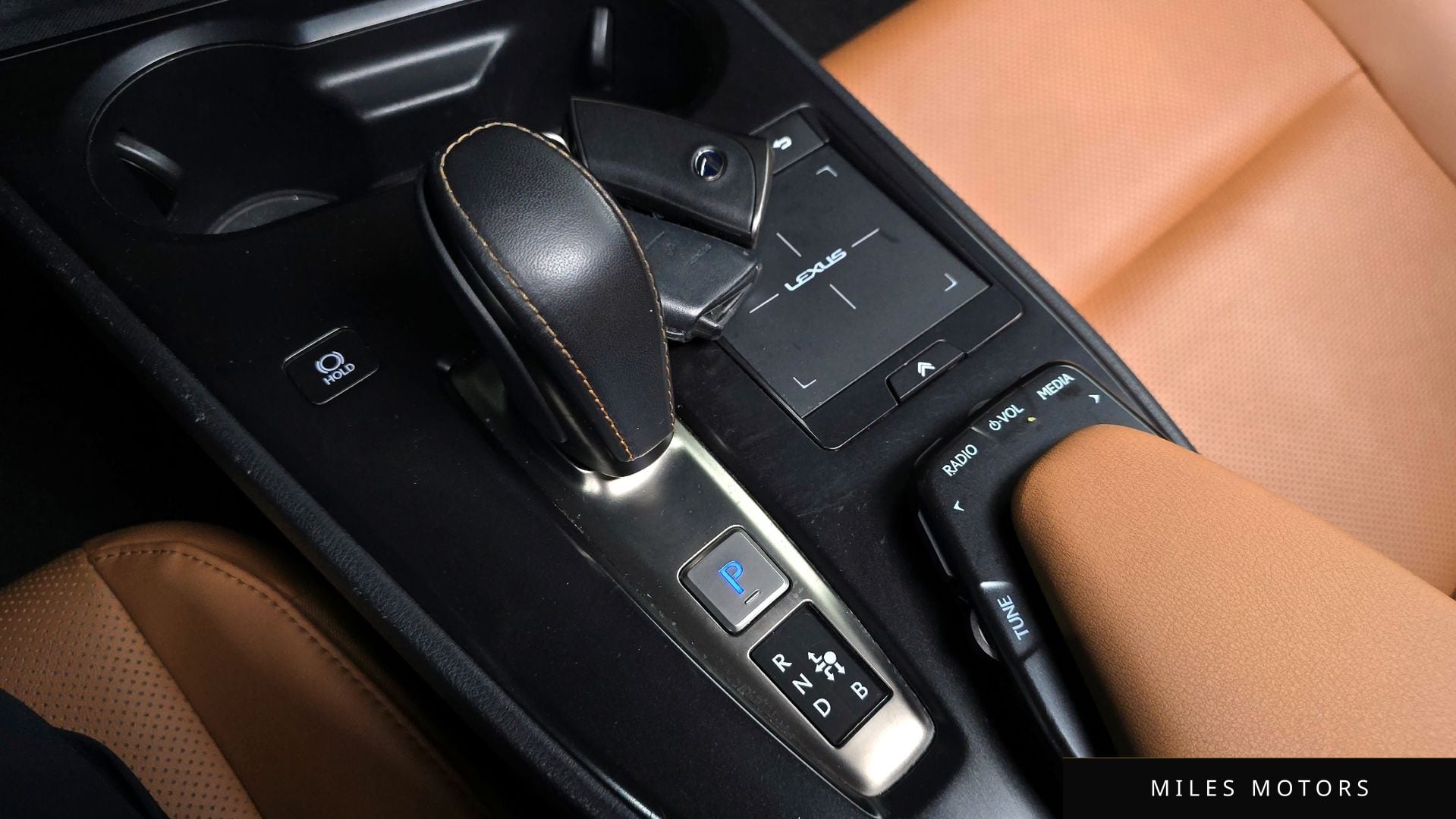 Лексус UX300e 2022 — миниатюра 11