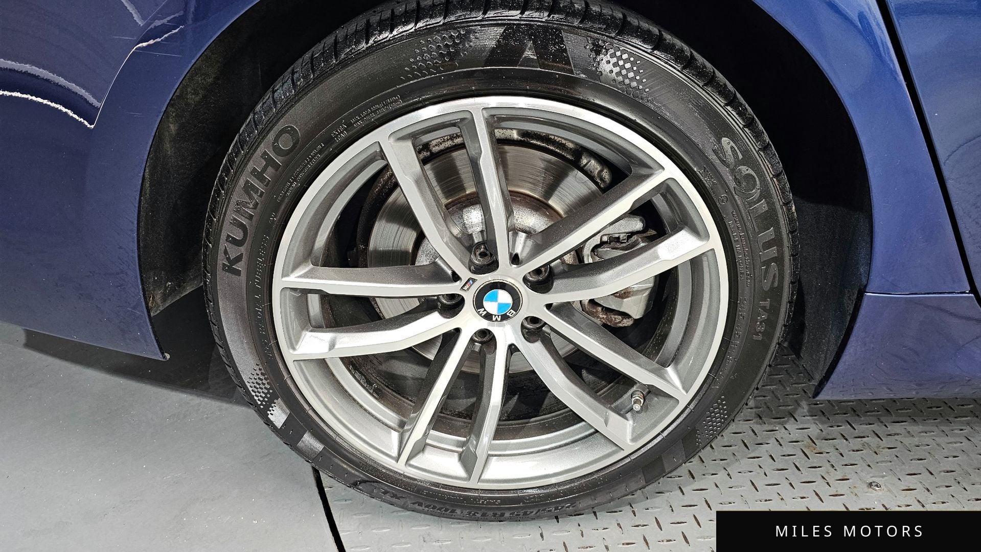 BMW 5 Series (G30) 2017 — миниатюра 5