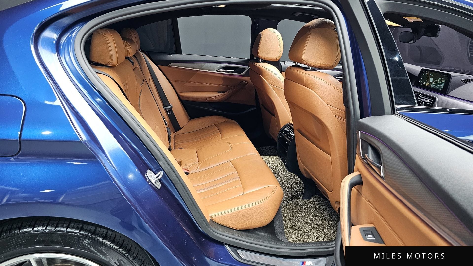 BMW 5 Series (G30) 2017 — миниатюра 11