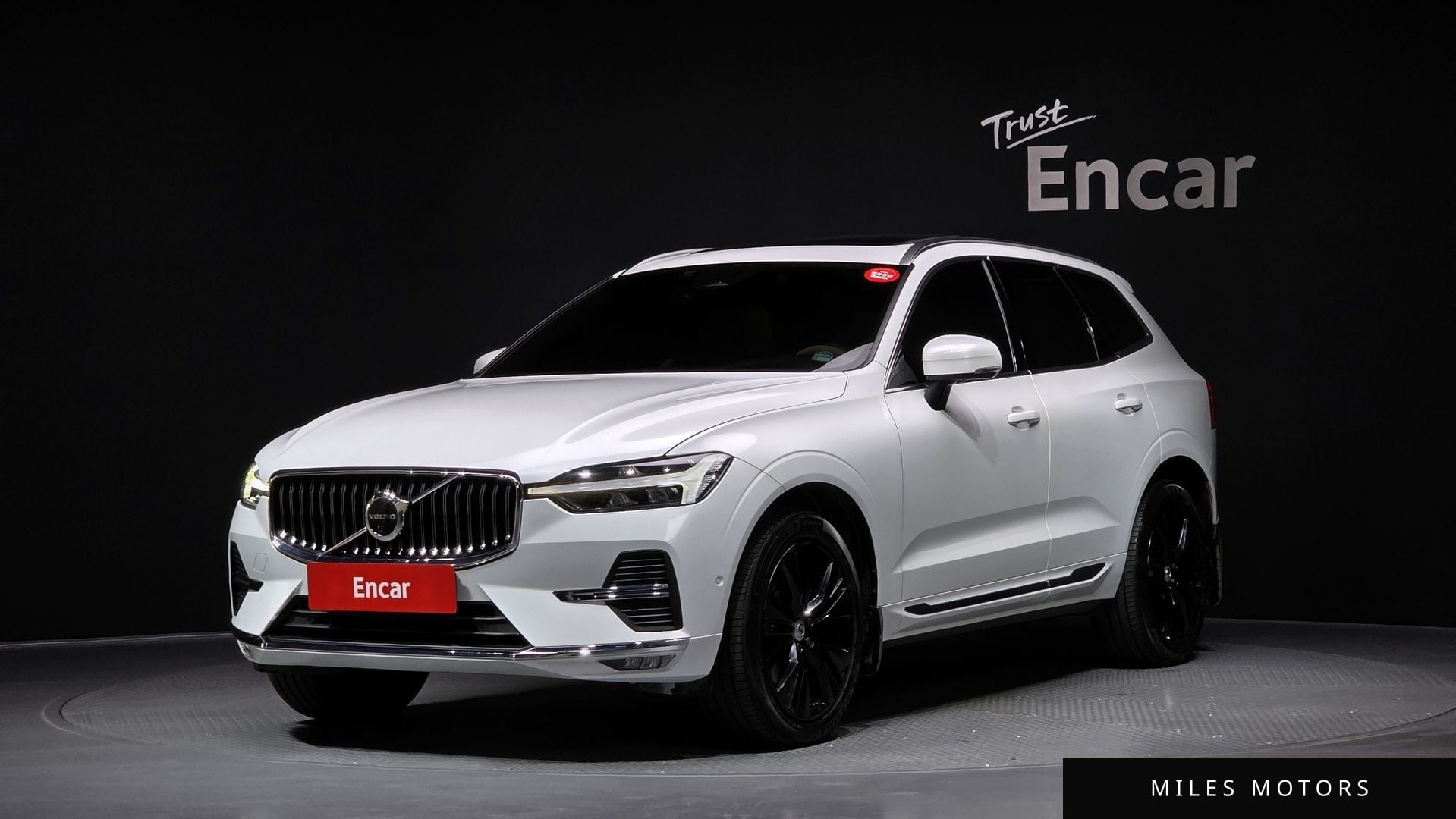 Volvo XC60 2023 — фото 1 из 12