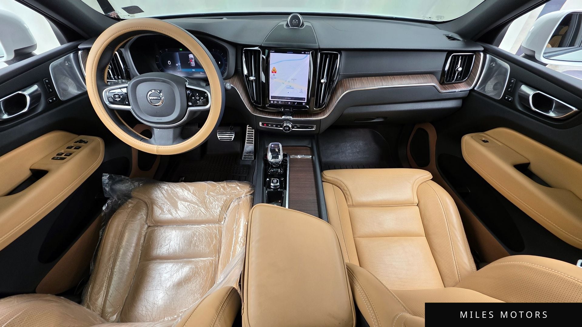 Volvo XC60 2023 — миниатюра 10