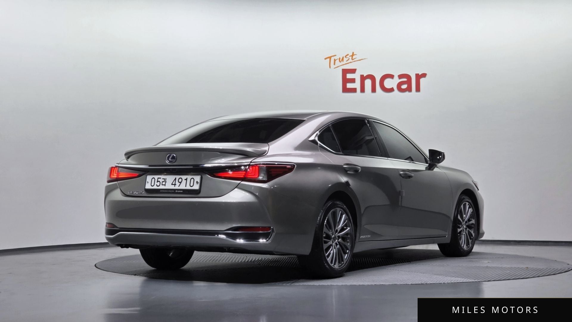 Лексус ES300h 2019 — миниатюра 2